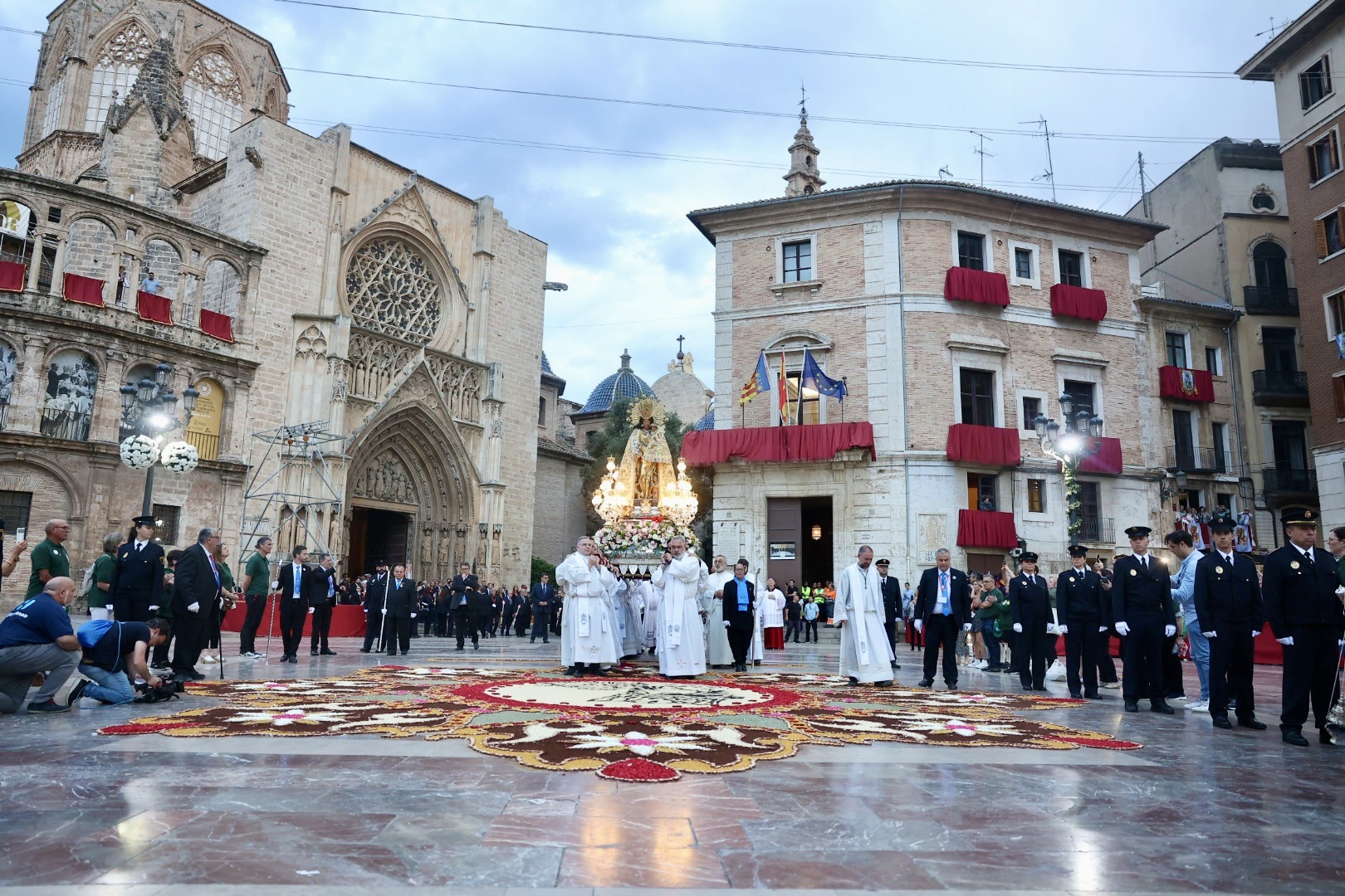 Información Procesión y Besamanos de la Virgen