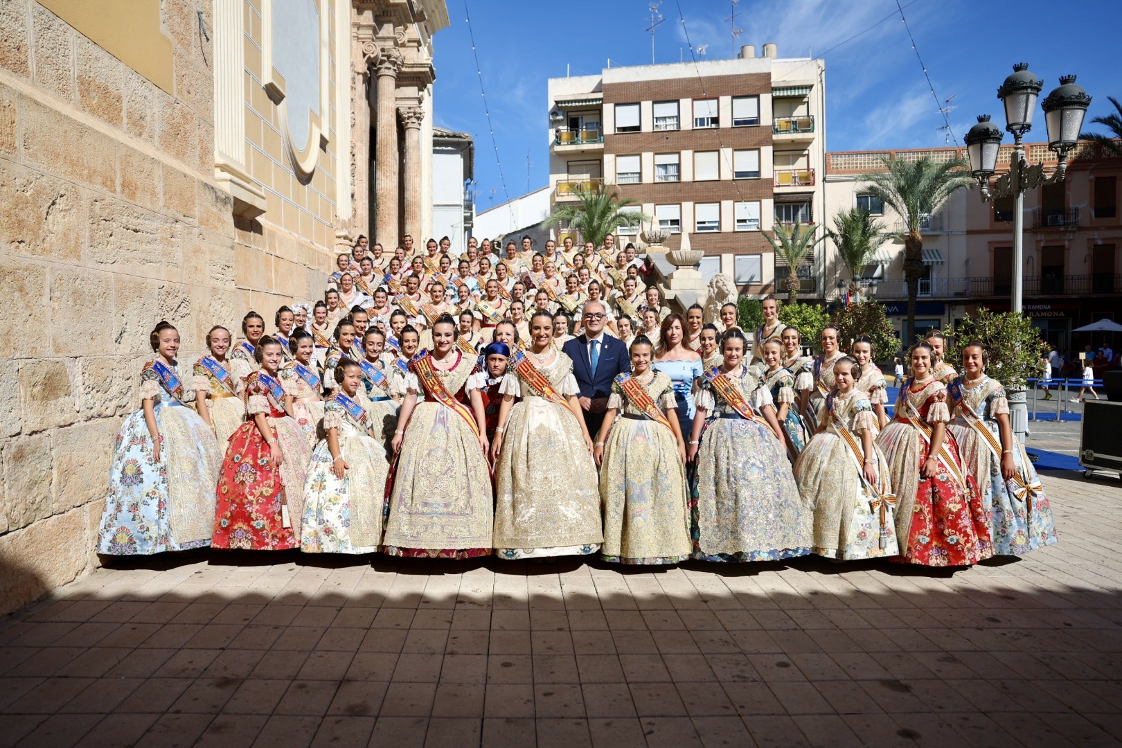 Benaguacil acoge el Homenaje a las Falleras Mayores de la Comunidad Valenciana