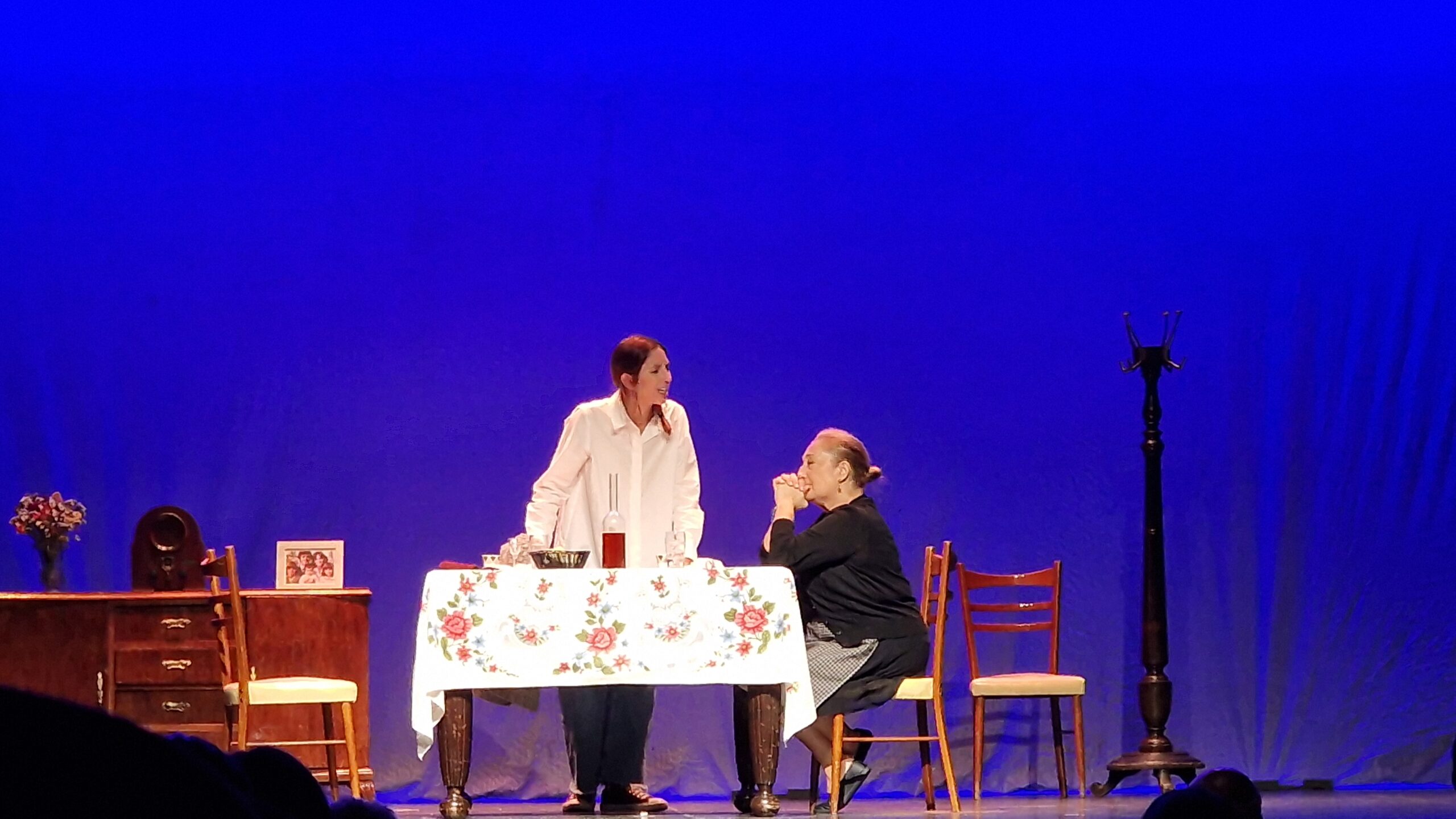 TEATRE FALLER – Sevilla-Dénia posa en escena ‘Un sopar de dimecres’