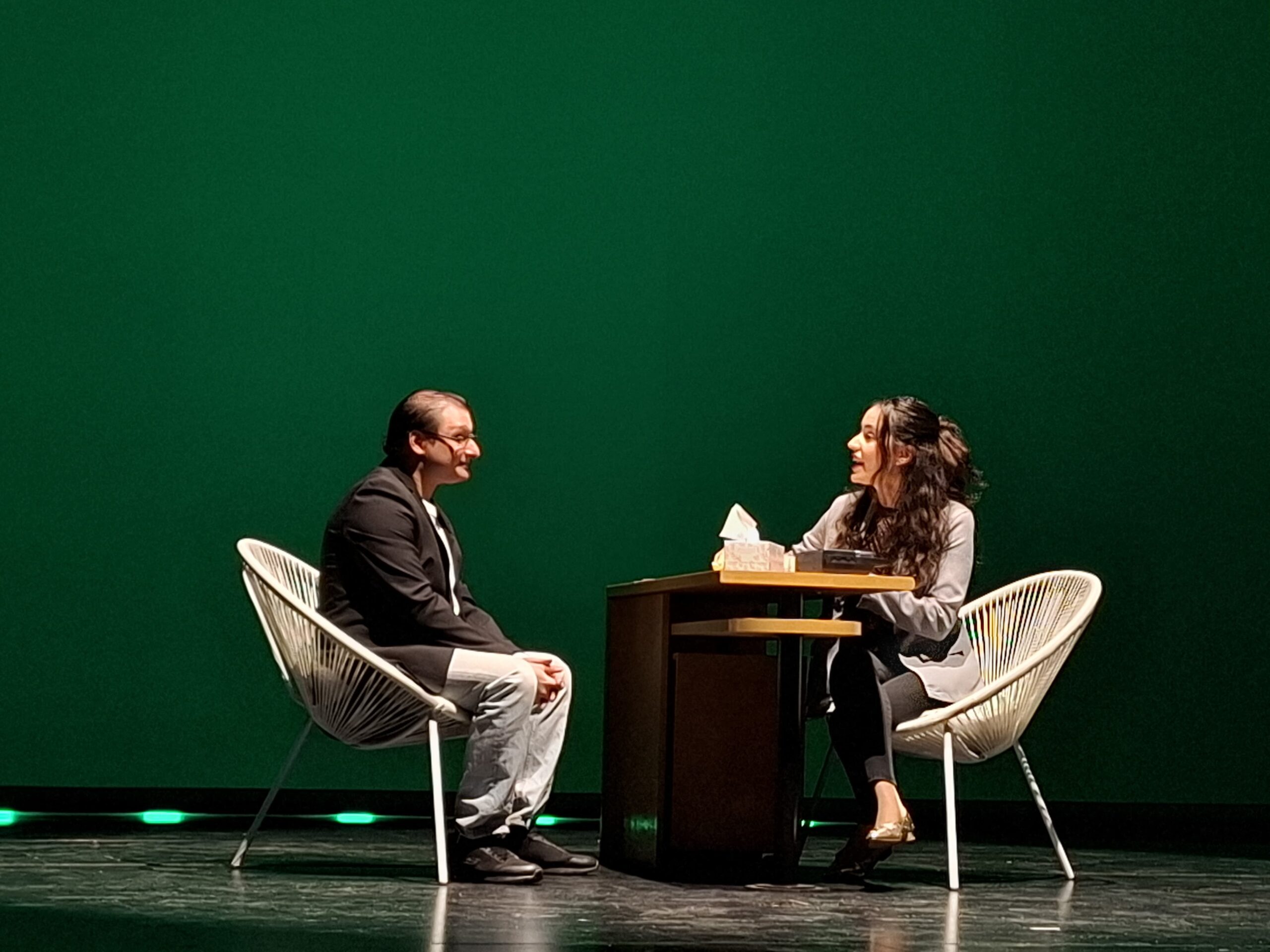 TEATRE FALLER – Pintor Salvador Abril-Peris y Valero interpreta ‘Teràpies’