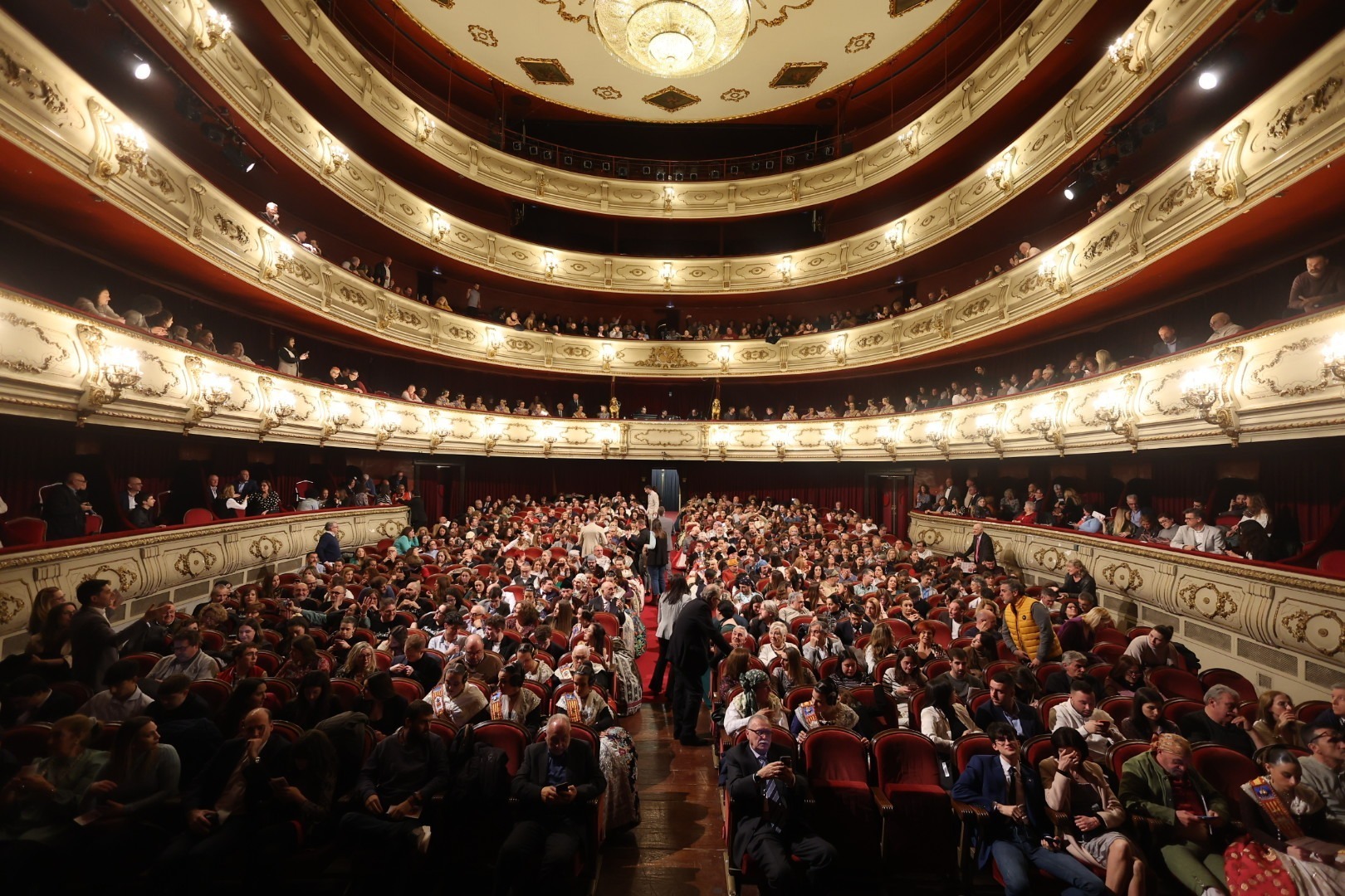 El Teatro Principal acoge la Gala de la Cultura en el año del 50 aniversario del Teatro Fallero