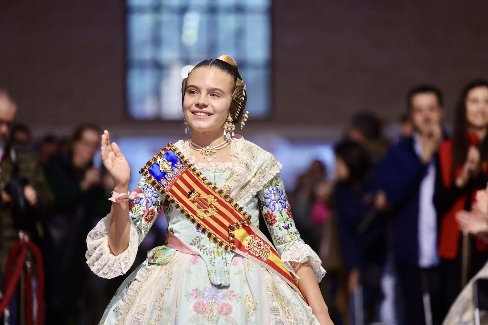 Penúltima jornada d’intercanvis de fotografies i imposicions a les Reials Drassanes