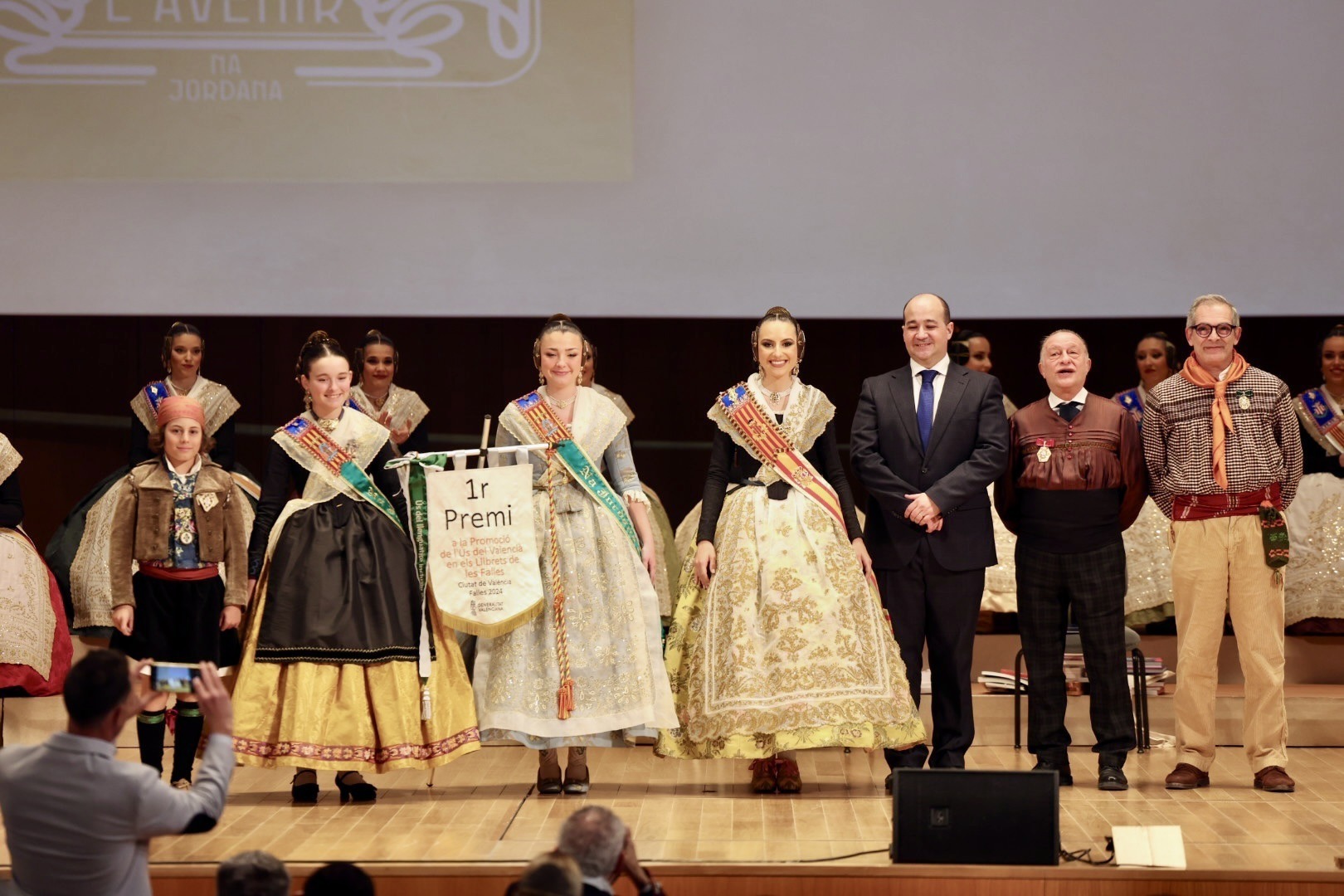 Entrega de premios por el uso de la lengua valenciana en el llibret