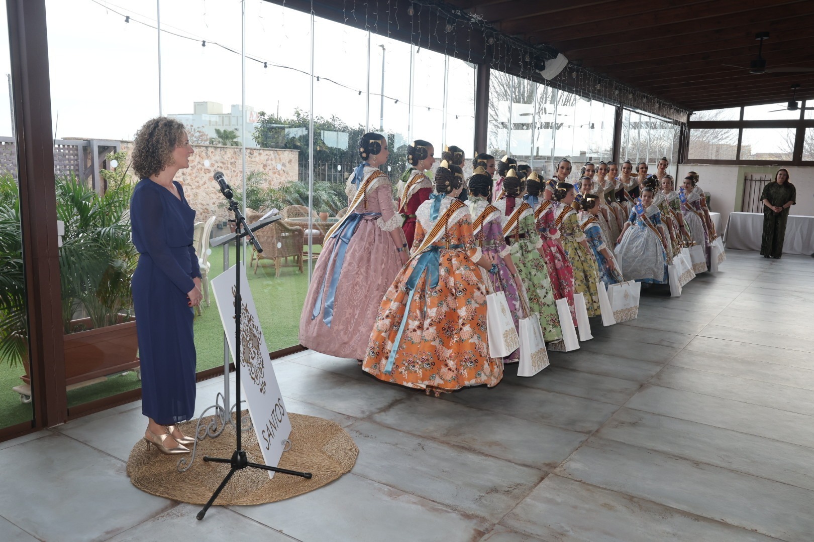 Santos Textil fa lliurament de les mantellines oficials