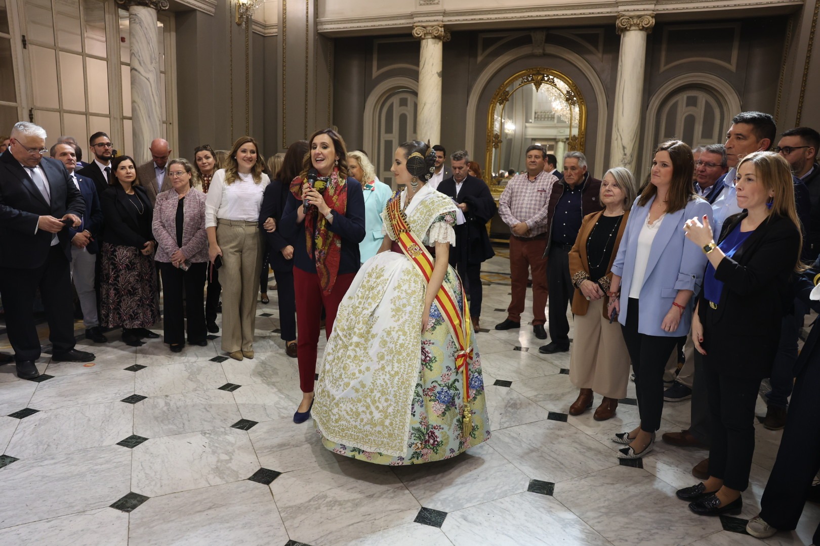 El Saló de Cristall acull als alcaldes i alcaldesses dels municipis de la Comunitat Valenciana