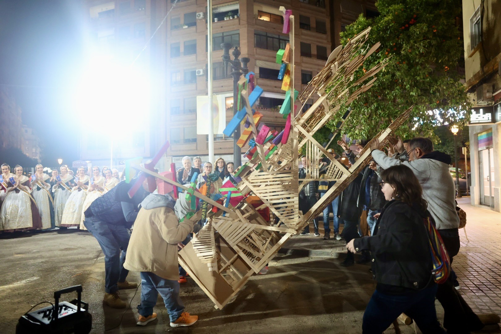 Plantà al tombe solidaria en Santa María Micaela