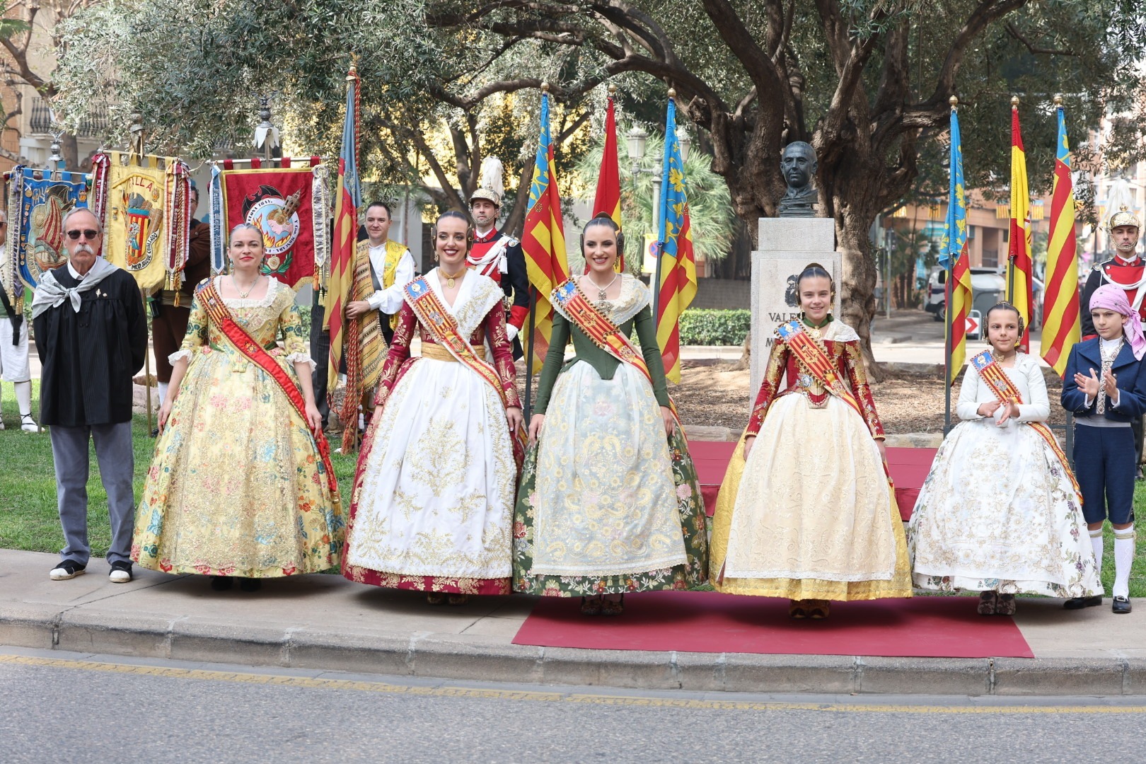 Homenaje a Maximiliano de Thous