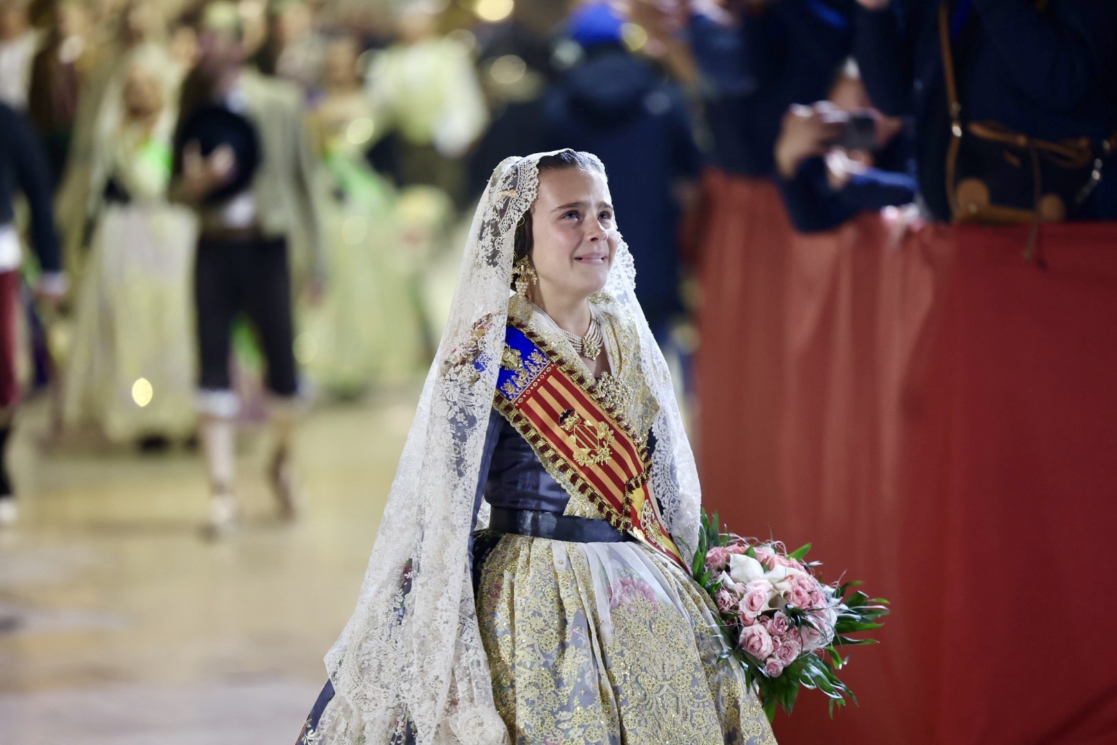 La emoción de Marina García culmina el primer dia de Ofrenda