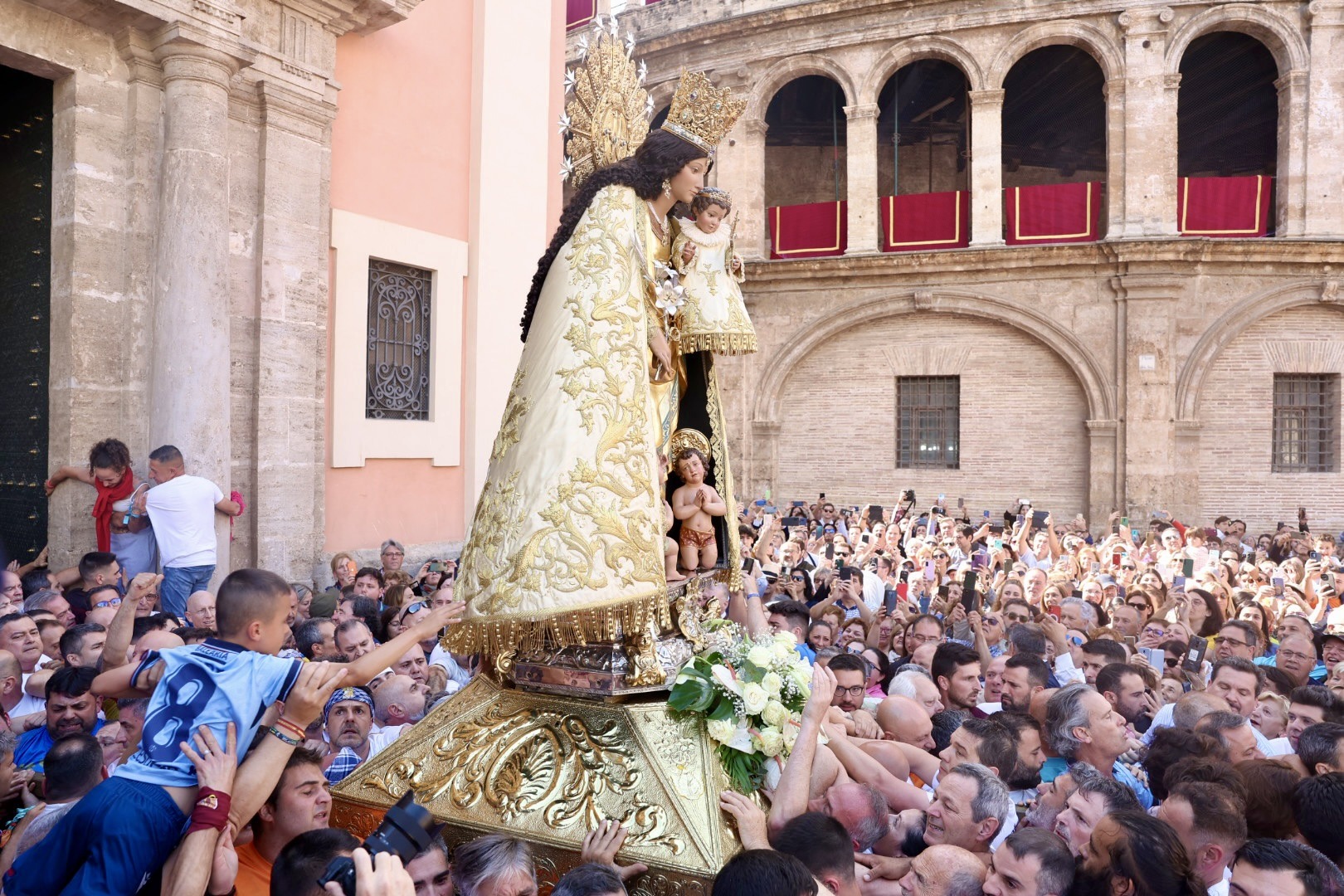 «Valencians, tots a una veu»