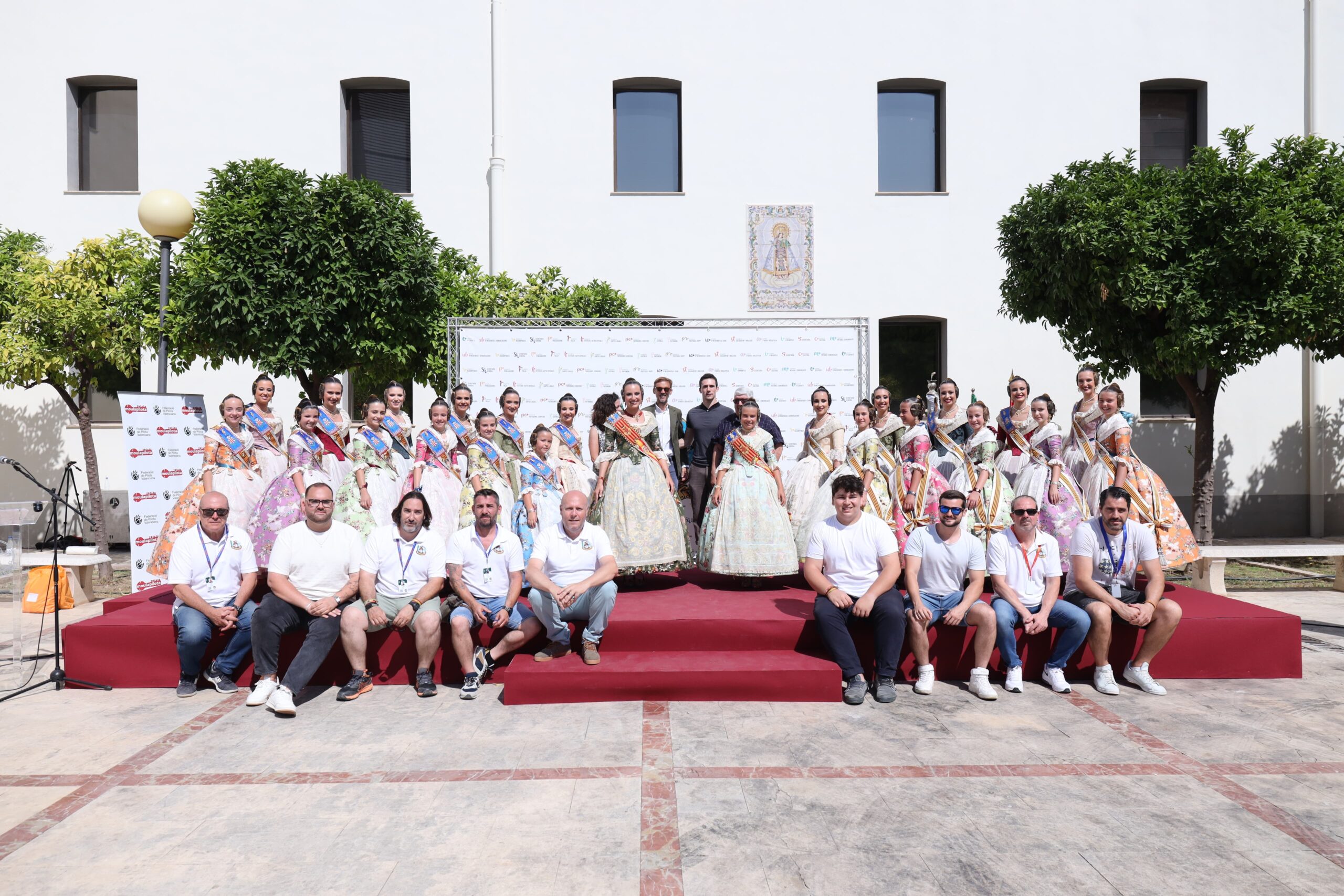 Les FFMMV lliuren els equipaments de Pilota Valenciana