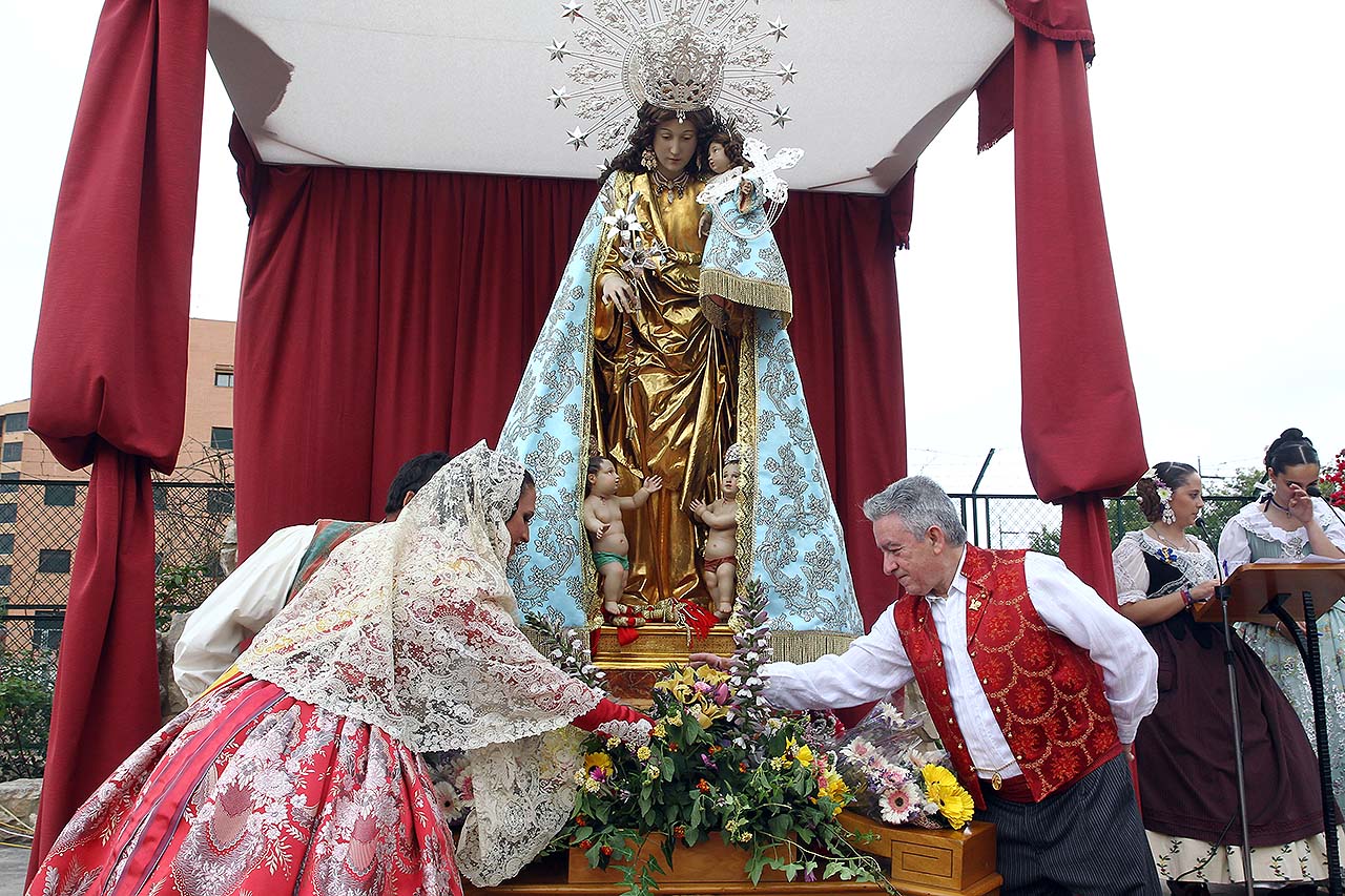 El Cottolengo celebra la ofrenda a la Virgen de los Desamparados