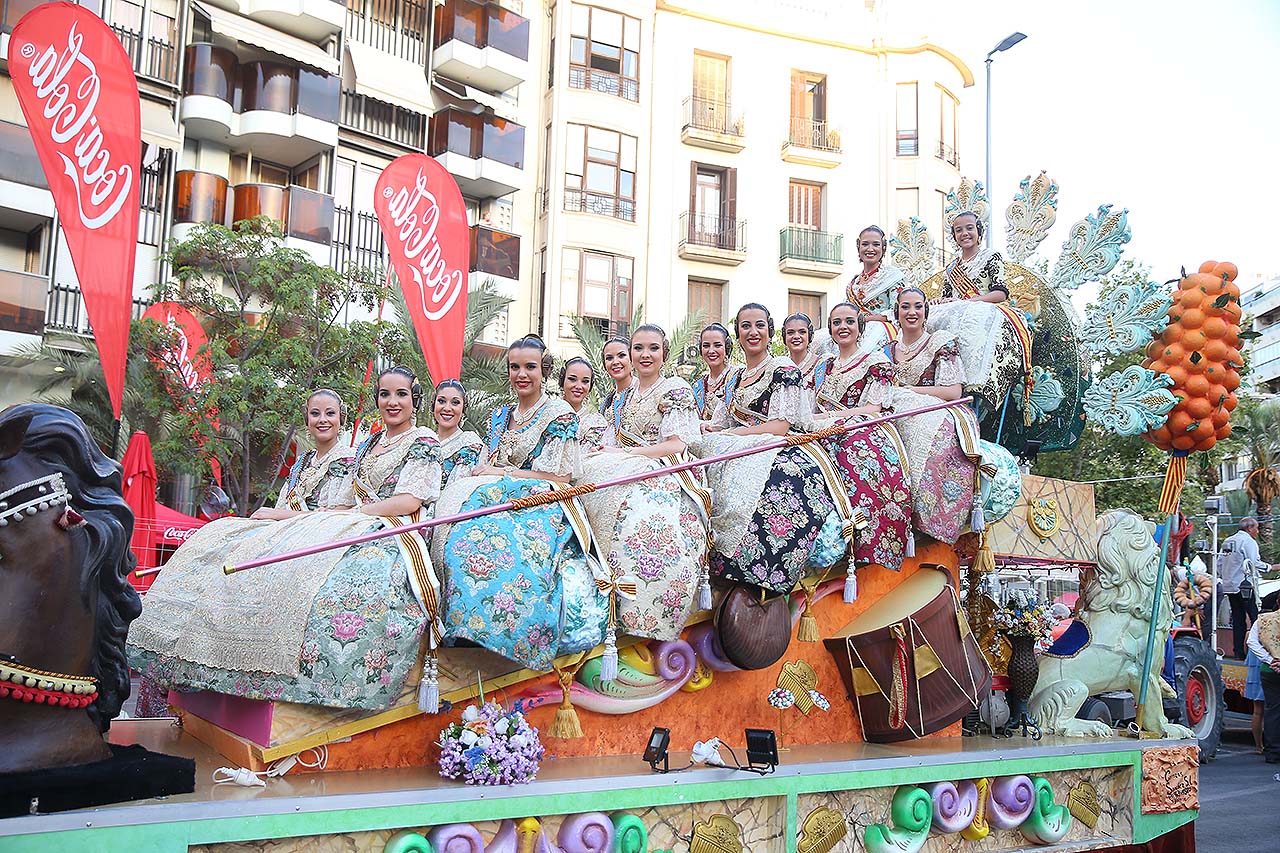 Ciudades vecinas y amigas participan en las Hogueras 2016