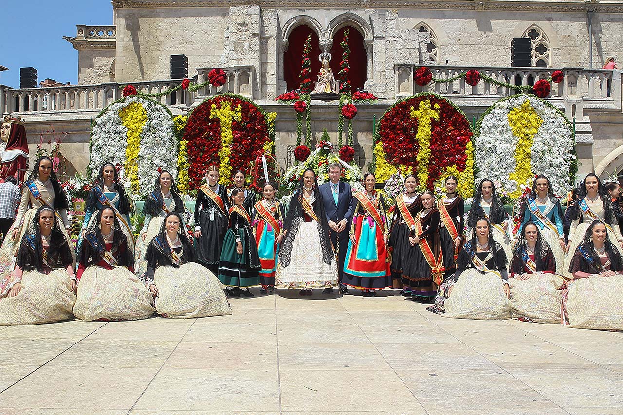 Alicia ofrenda a Sta. María la Mayor