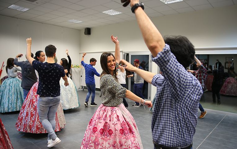 La Fallera Mayor de Valencia y su Corte de Honor ultiman los ensayos de la Dansà