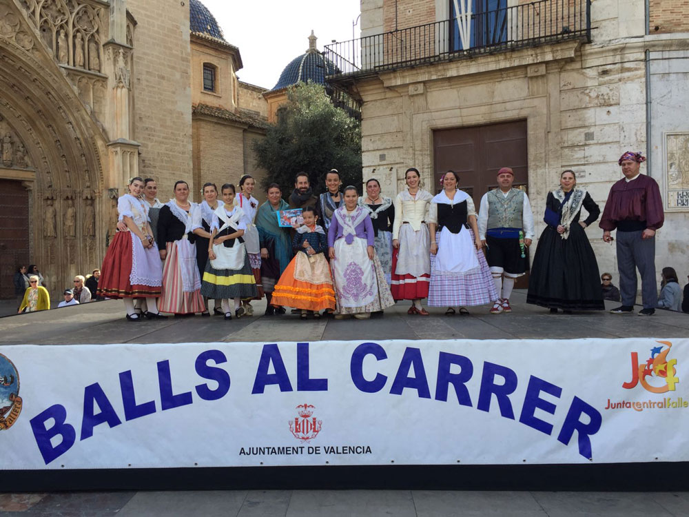 Balls al carrer