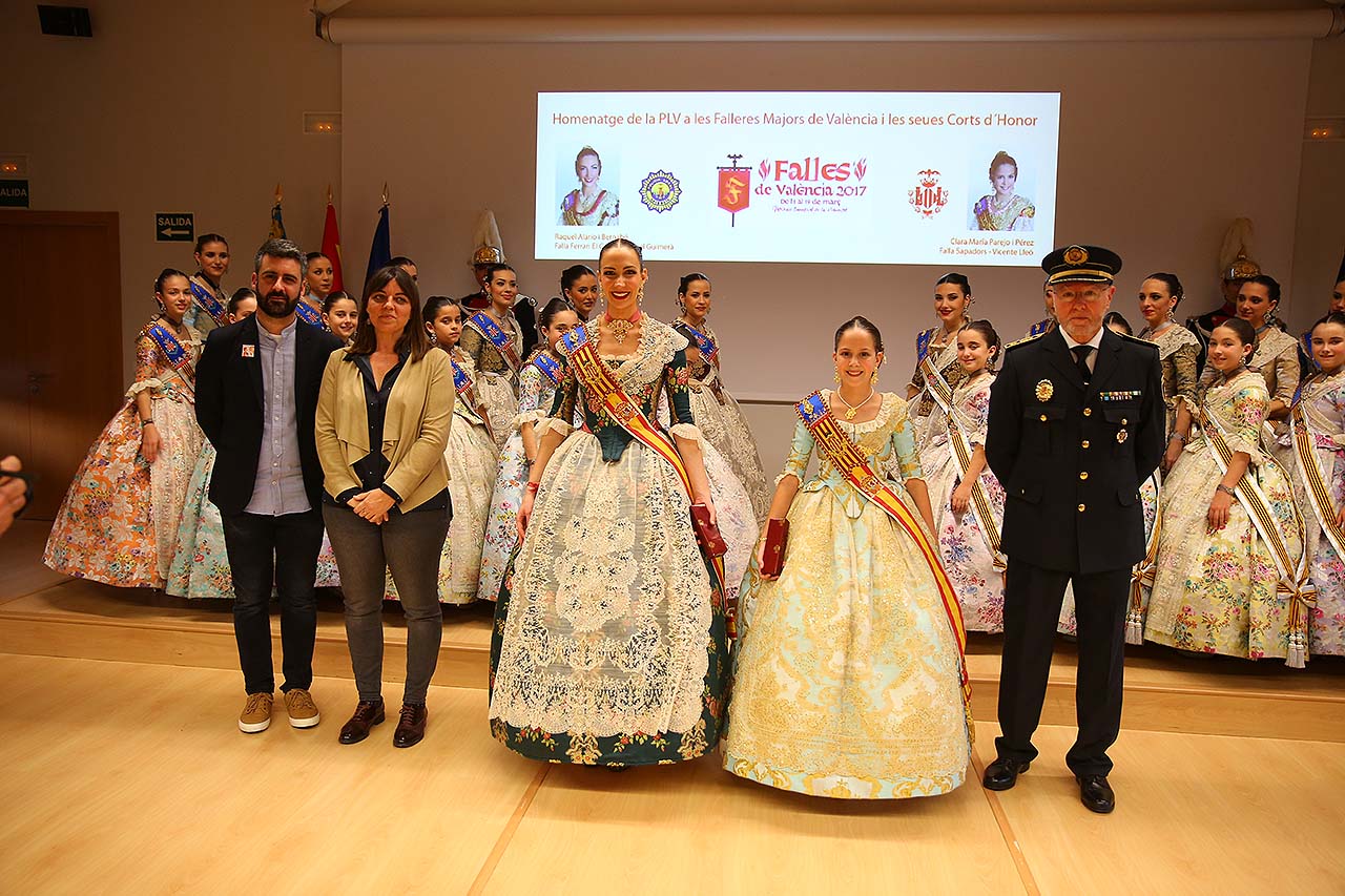 La Policía Local rinde homenaje a las Falleras Mayores