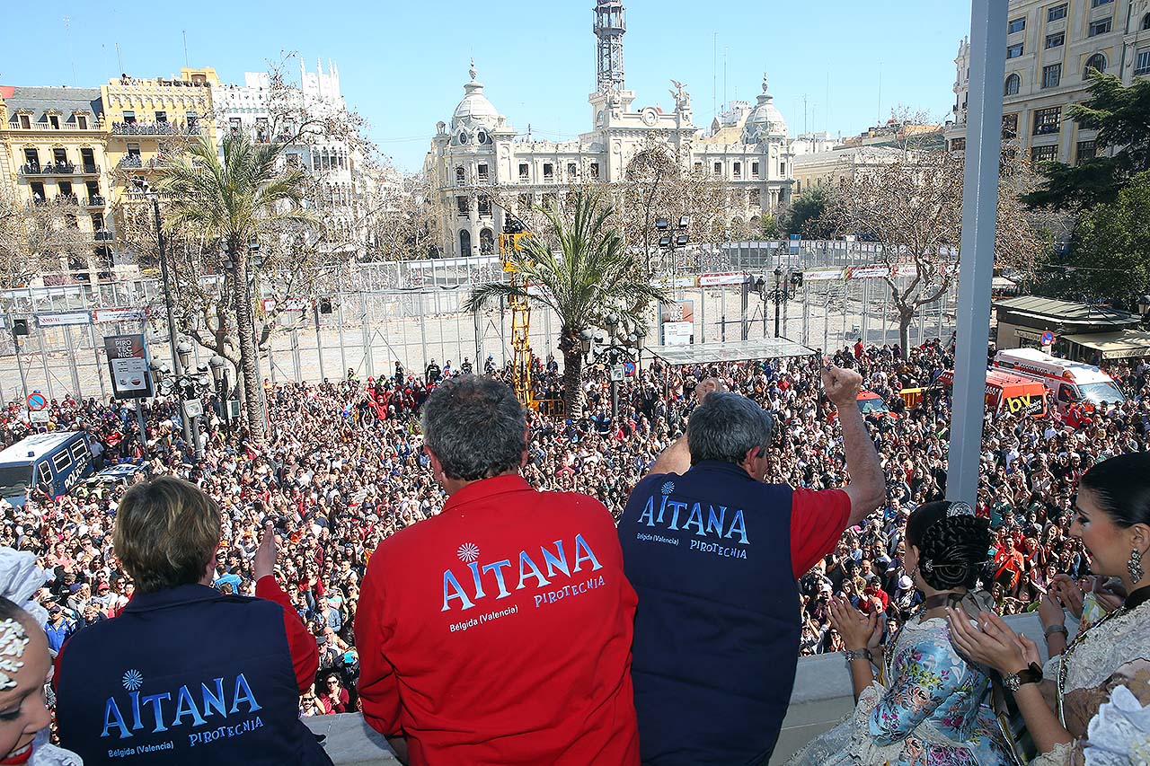 Aitana hace vibrar a la Plaza del Ayuntamiento