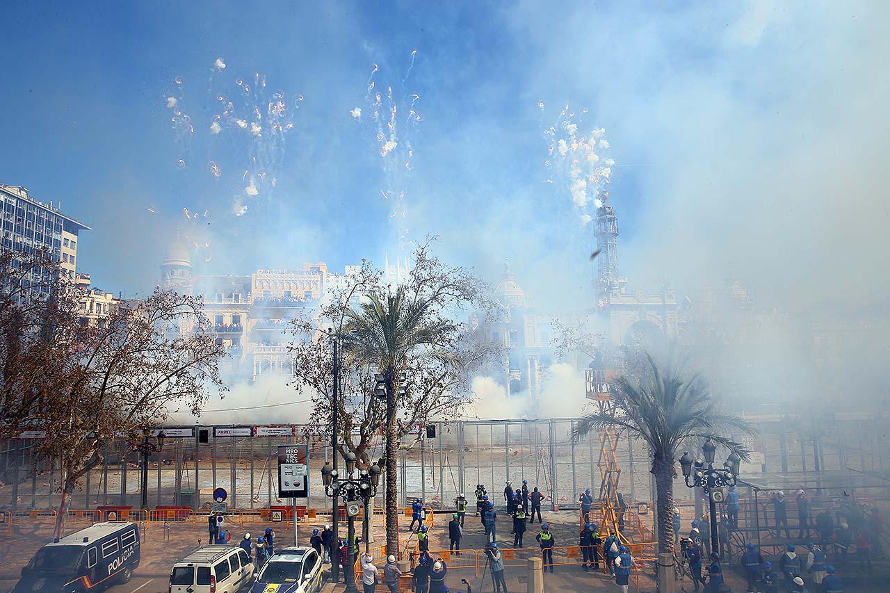 Turís plena la Plaça