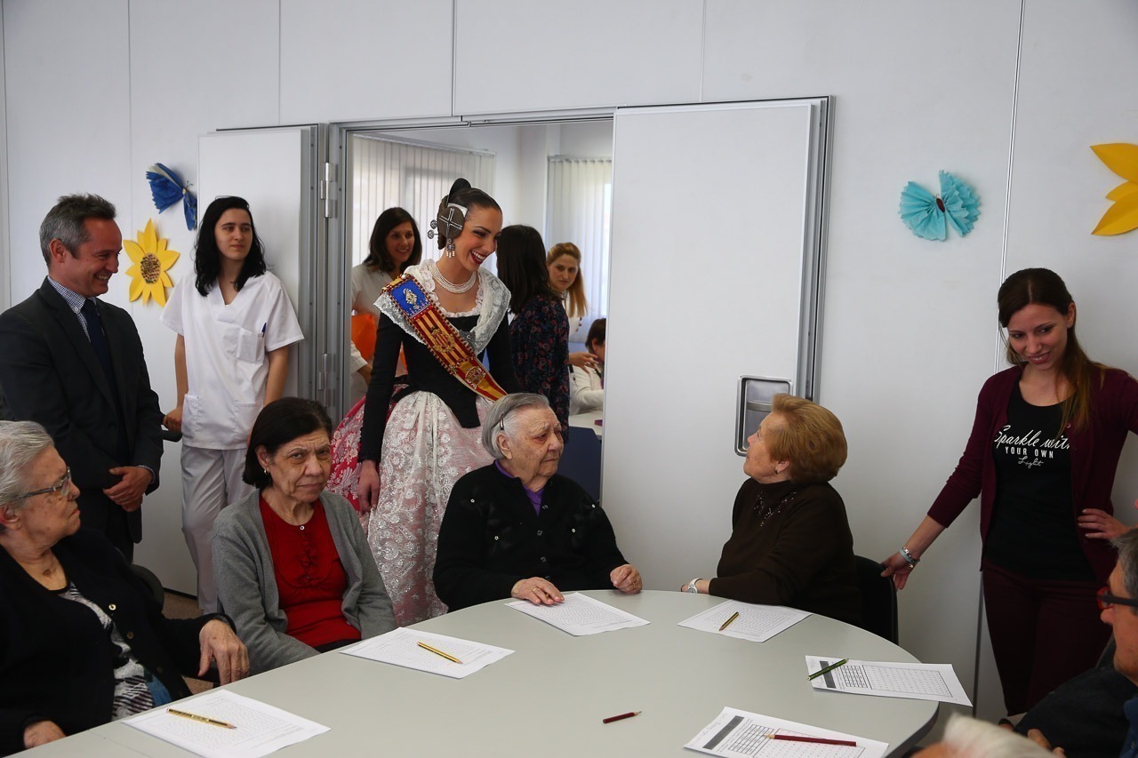 Raquel Alario visita el centre per a persones majors “Tres Forques”