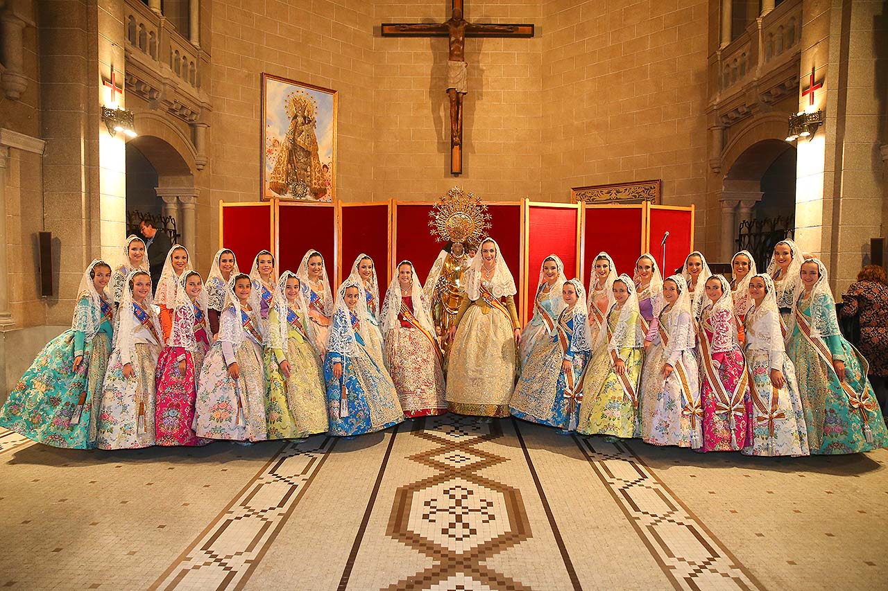 Las Falleras Mayores de Valencia participan en el Besamanos