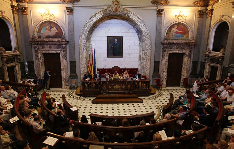 Las Falleras Mayores de Valencia entregaron los premios de las Cruces de Mayo