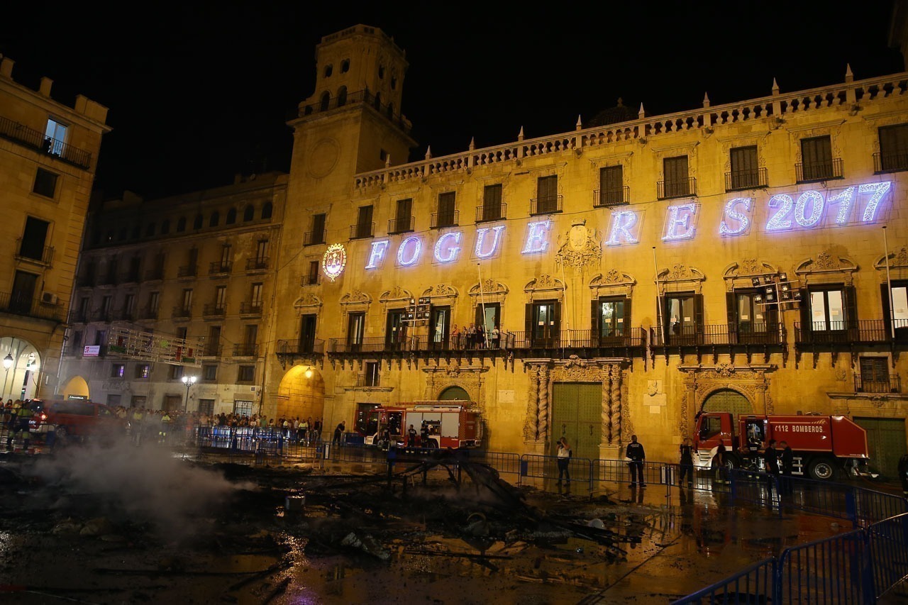 Alicante vive su día grande. San Juan