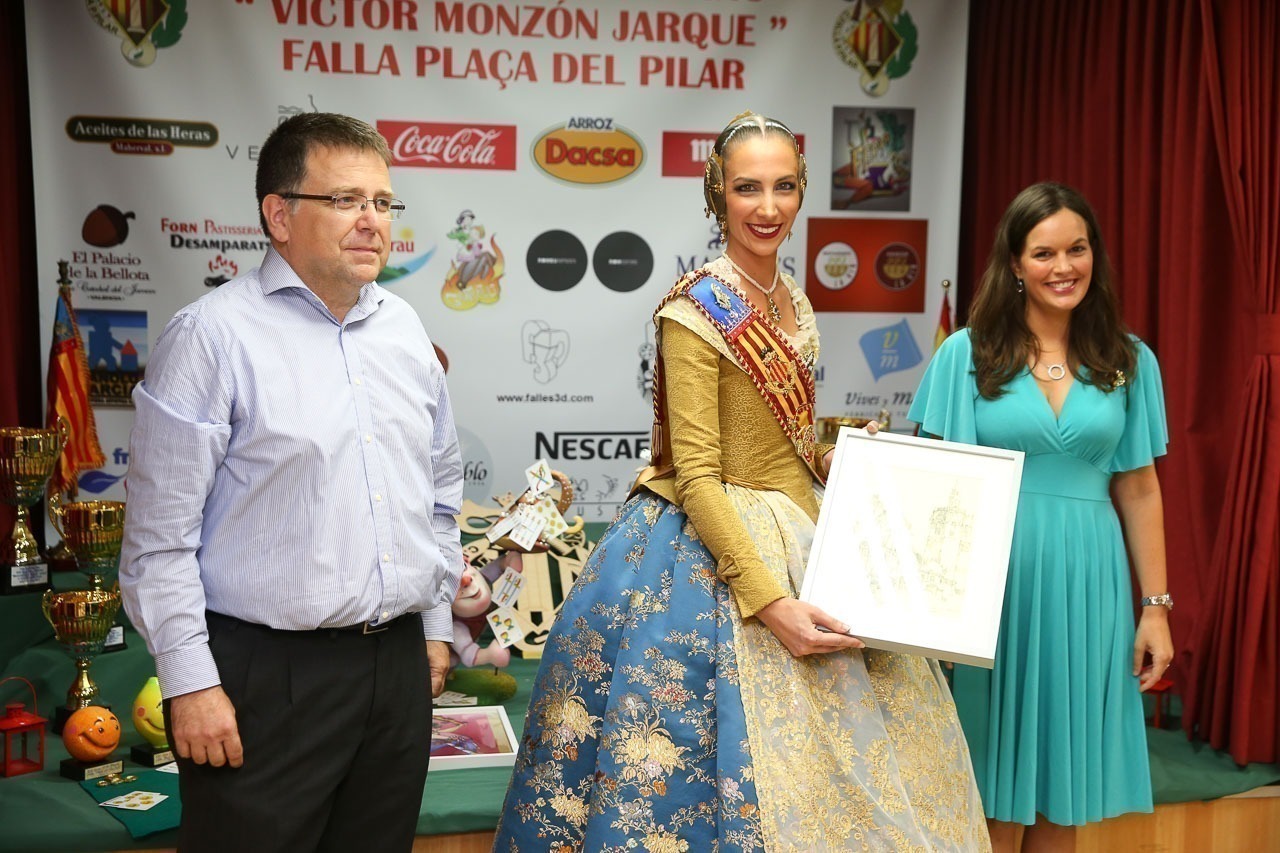 Truc y dominó en la Falla Plaza del Pilar