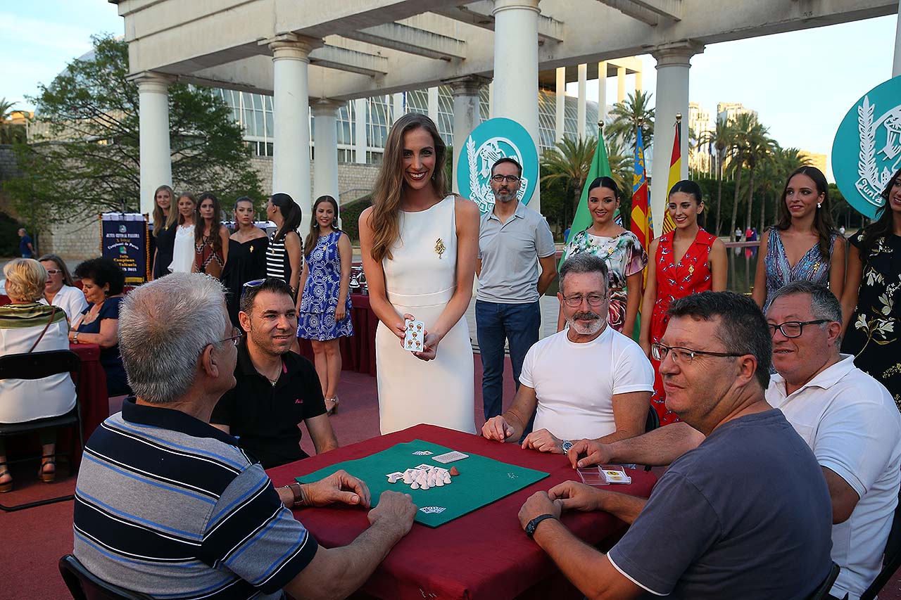 Els campions de parxís i truc arrepleguen els seus “palets”