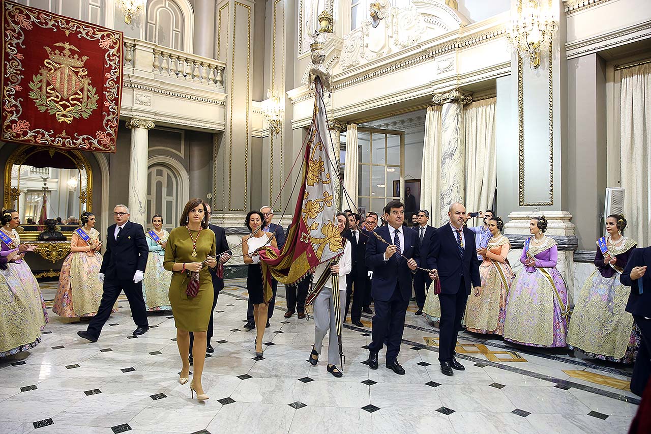 Valencia y el mundo de las Fallas rinde homenaje al 9 d’Octubre