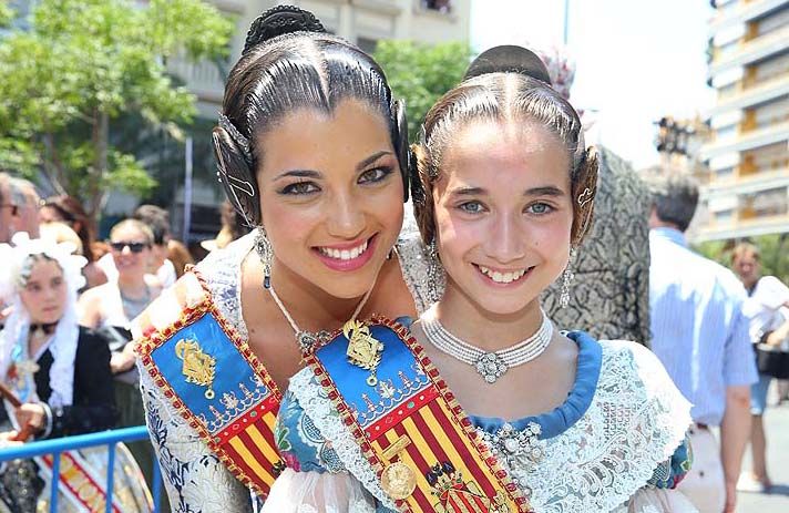 Primer dia de Fogueres per a María i Estefanía