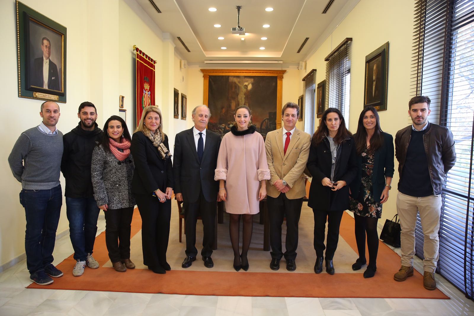 La Fallera Major va donar 100 quilos d’aliments a Casa Caridad