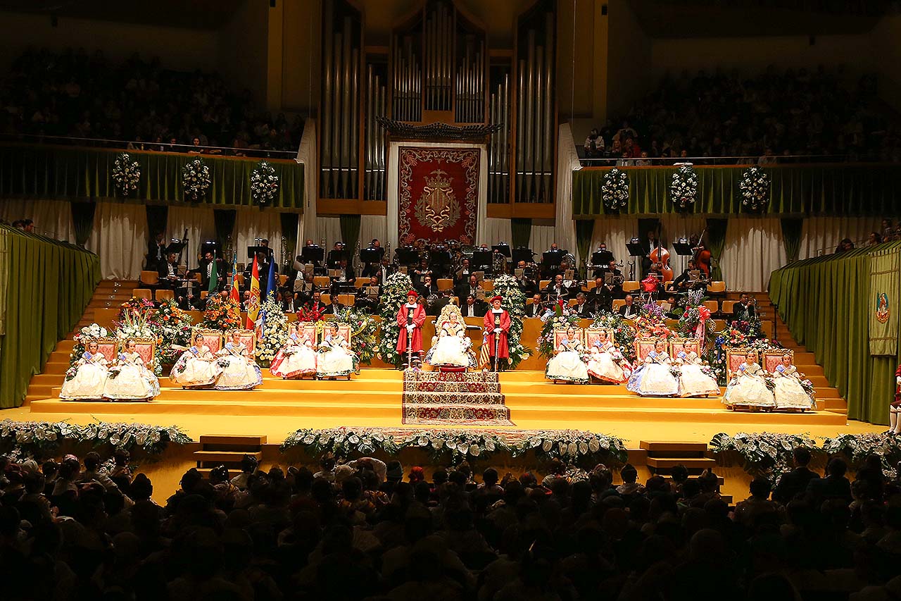 El Palau ret homenatge a la Cort d’Honor Infantil