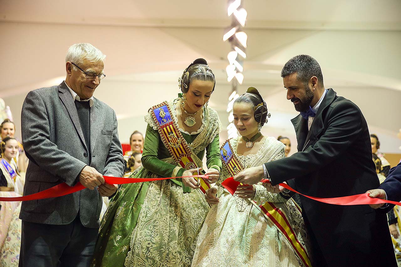 Las Falleras Mayores de València inauguran la Exposición del Ninot