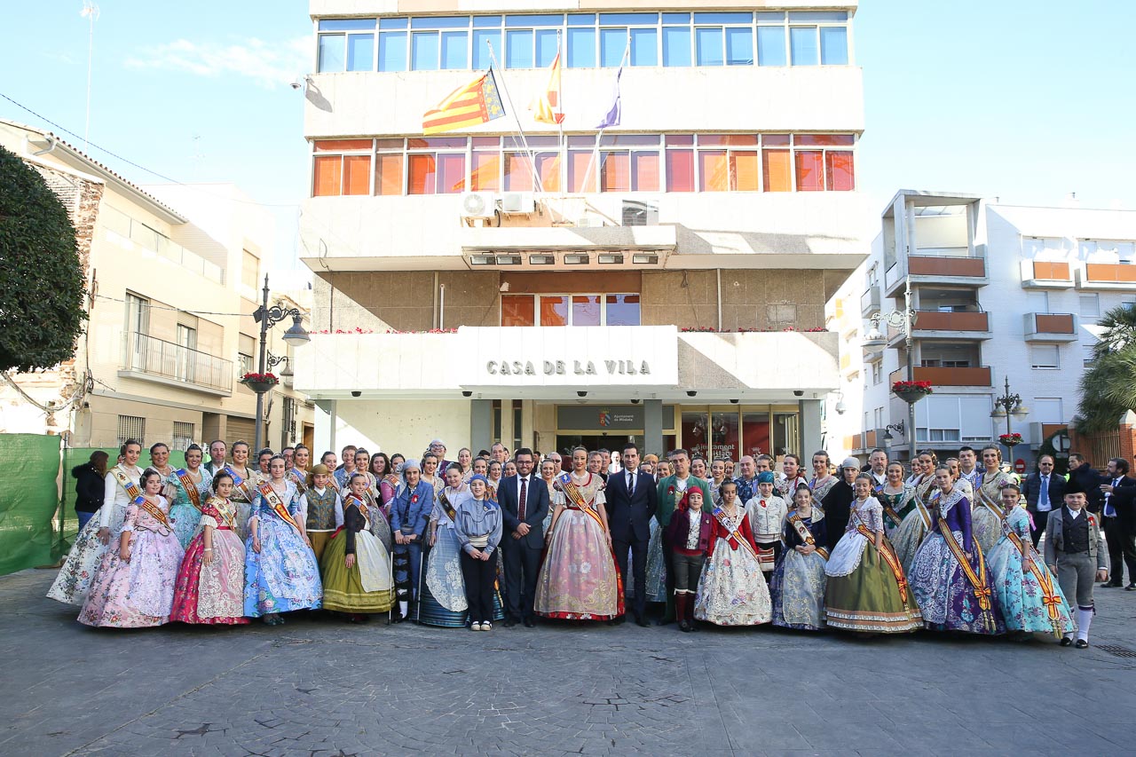 Mislata li rendeix honors de Rocío Gil i a la seua cort d’honor