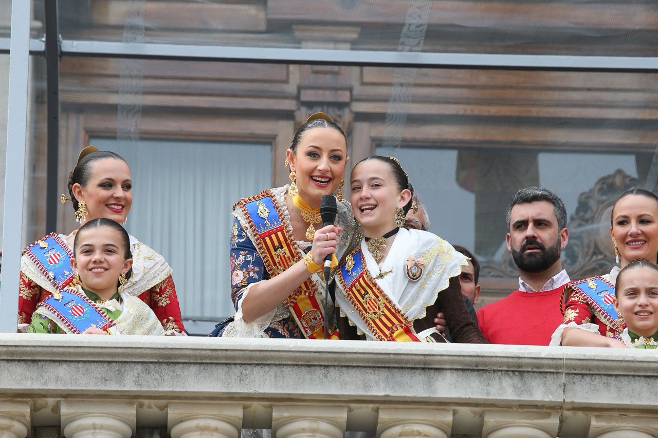 La primera mascletà emociona València