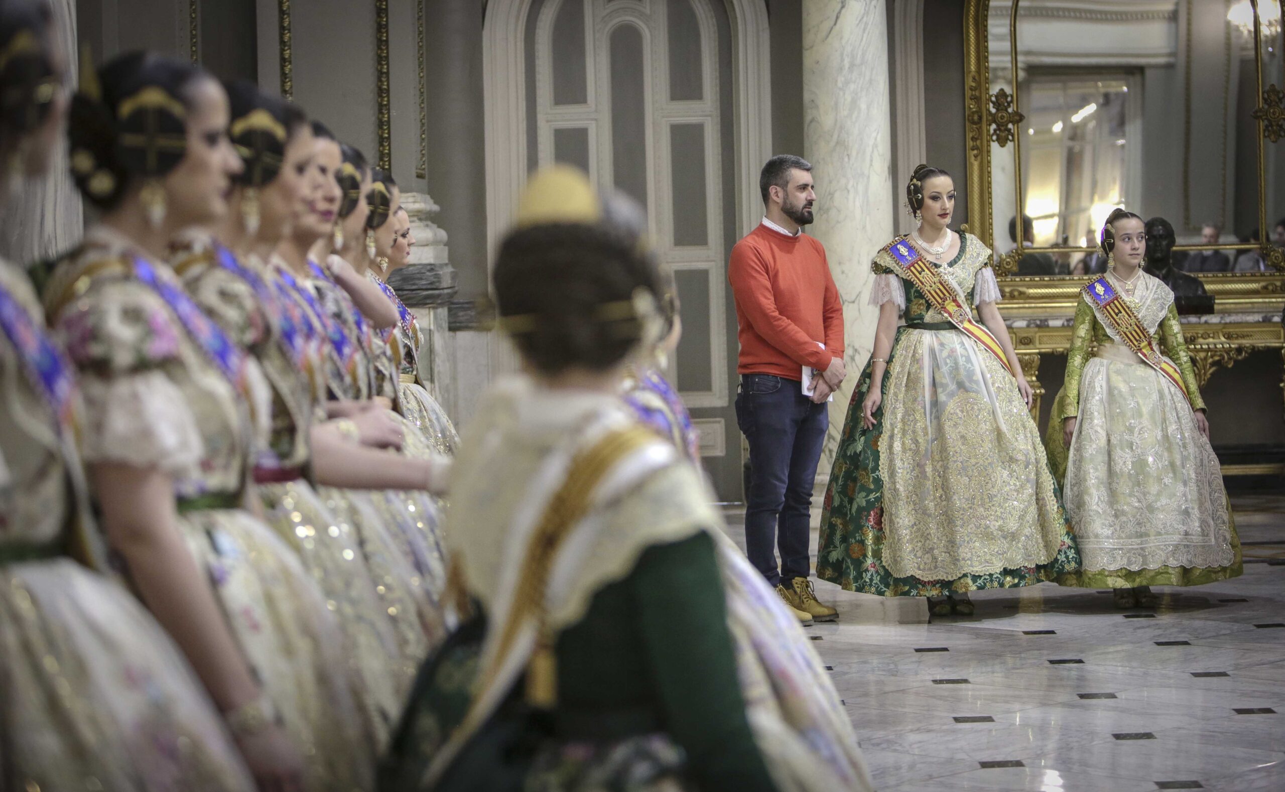 Les Falleres Majors descobreixen el llibrets de les Falles Municipals