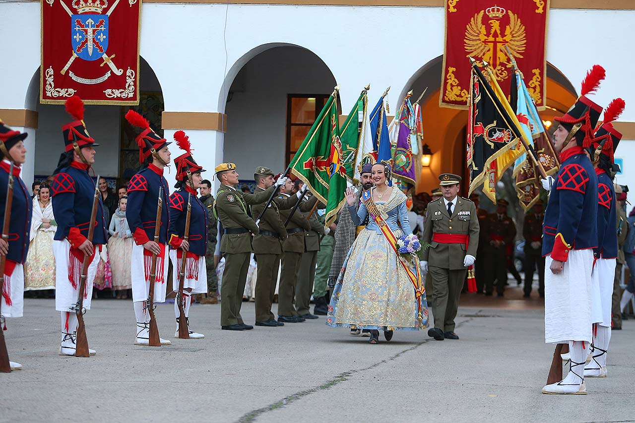 Una edición más de la Falla de las Fuerzas Armadas y la Guardia Civil