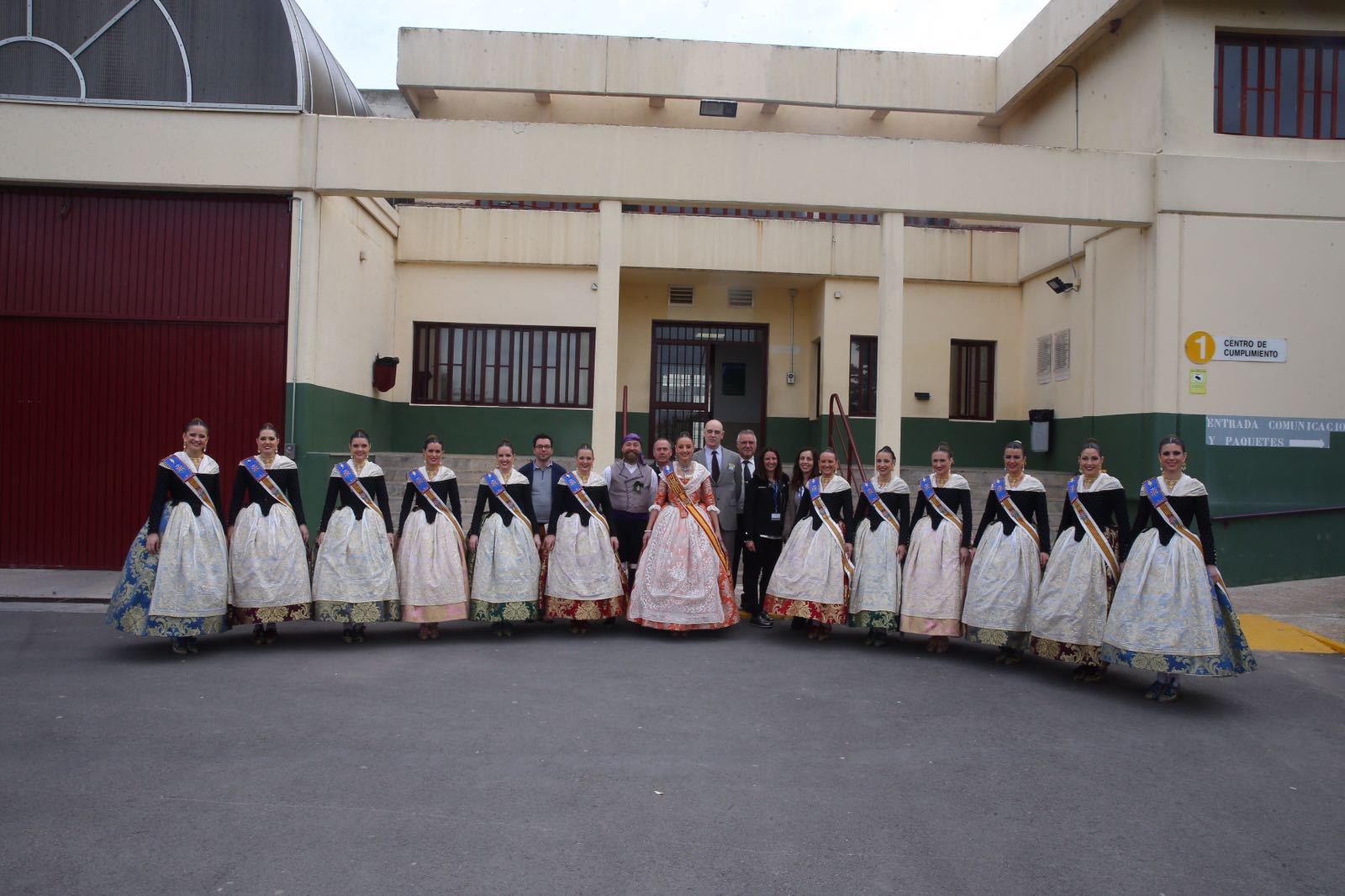 Rocío Gil i la seua Cort d’Honor visiten el centre penitenciari de Picassent