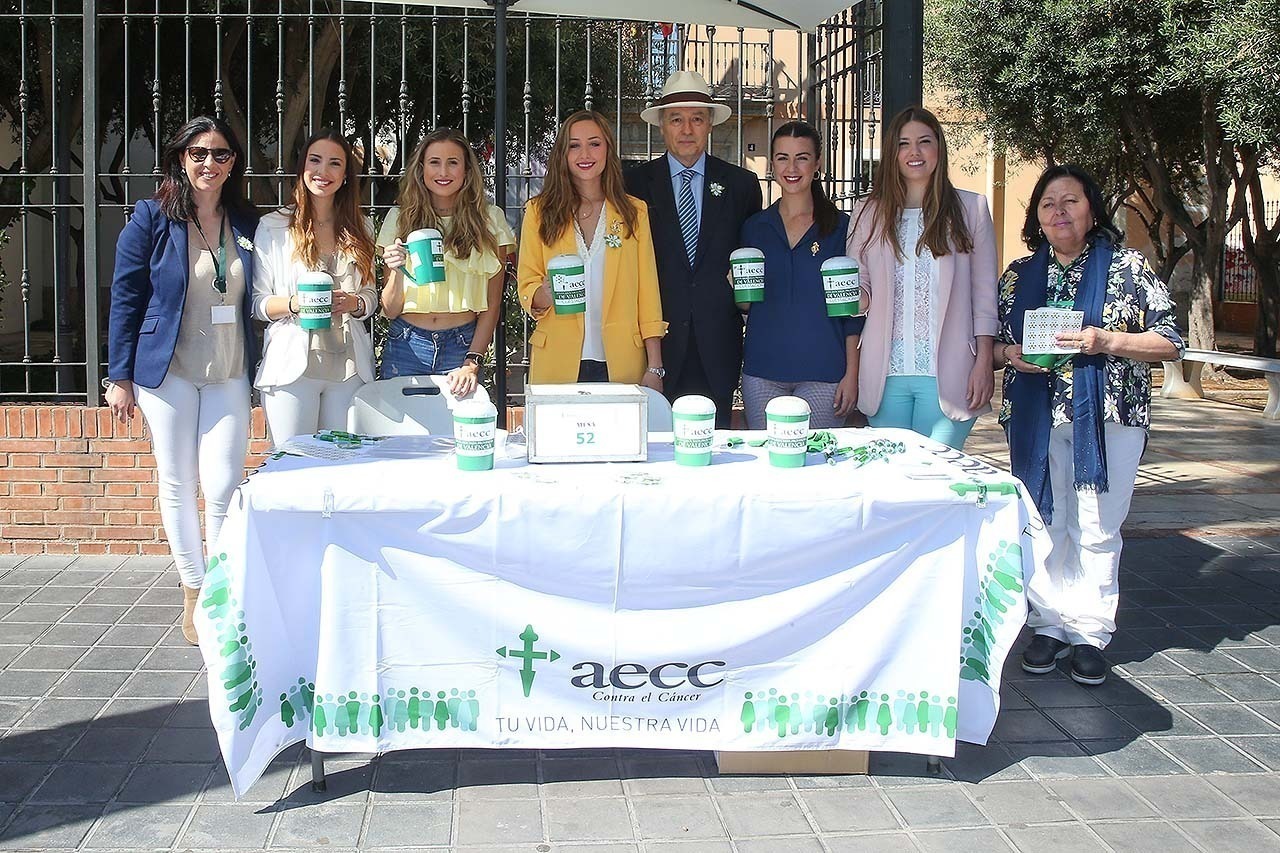 El mundo fallero y AECC recaudan fondos para luchar contra el cáncer