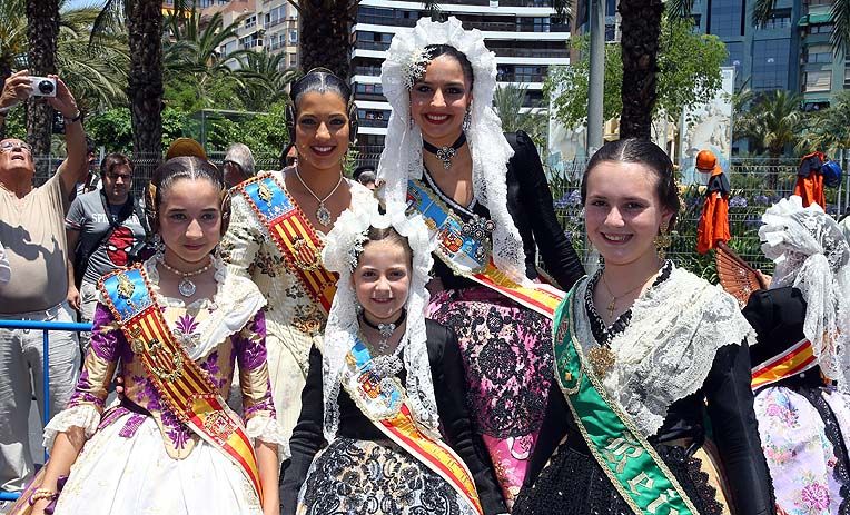 Mascletà con representación valenciana en las Hogueras de San Juan