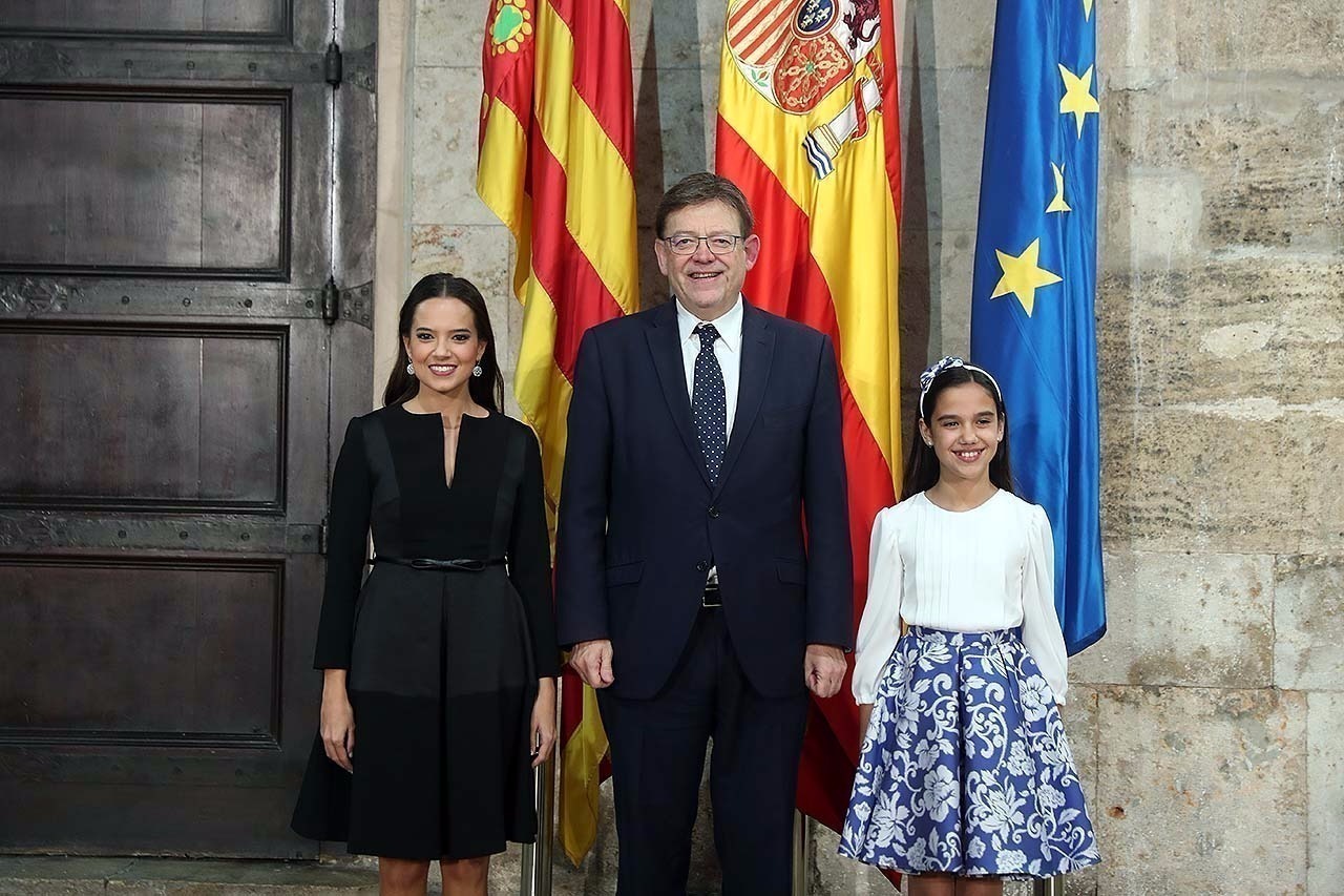 Les Falleres Majors visiten el Palau de la Generalitat