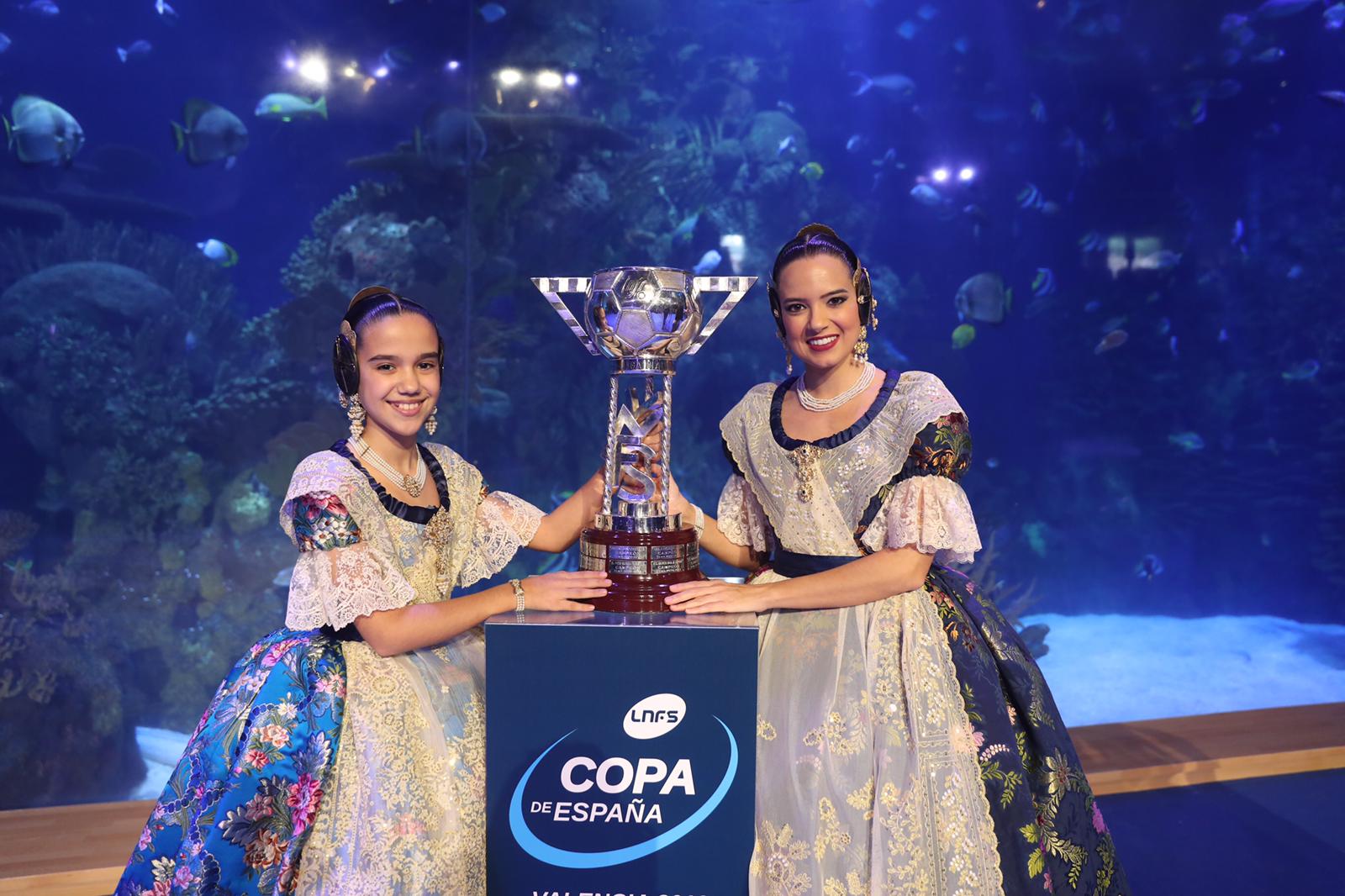 Las Falleras Mayores participan en el sorteo de la XXX Copa de España de Fútbol Sala