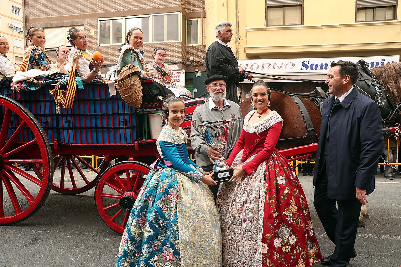 Marina y Sara participan en la bendición de San Antonio Abad