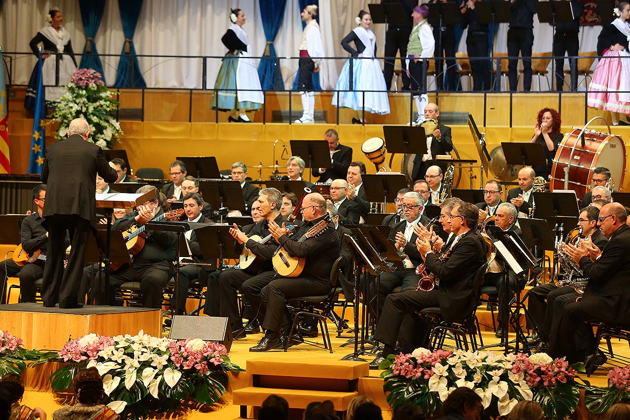 Arrels, un viatge cap al nostre origen emociona al públic del Palau de la Música