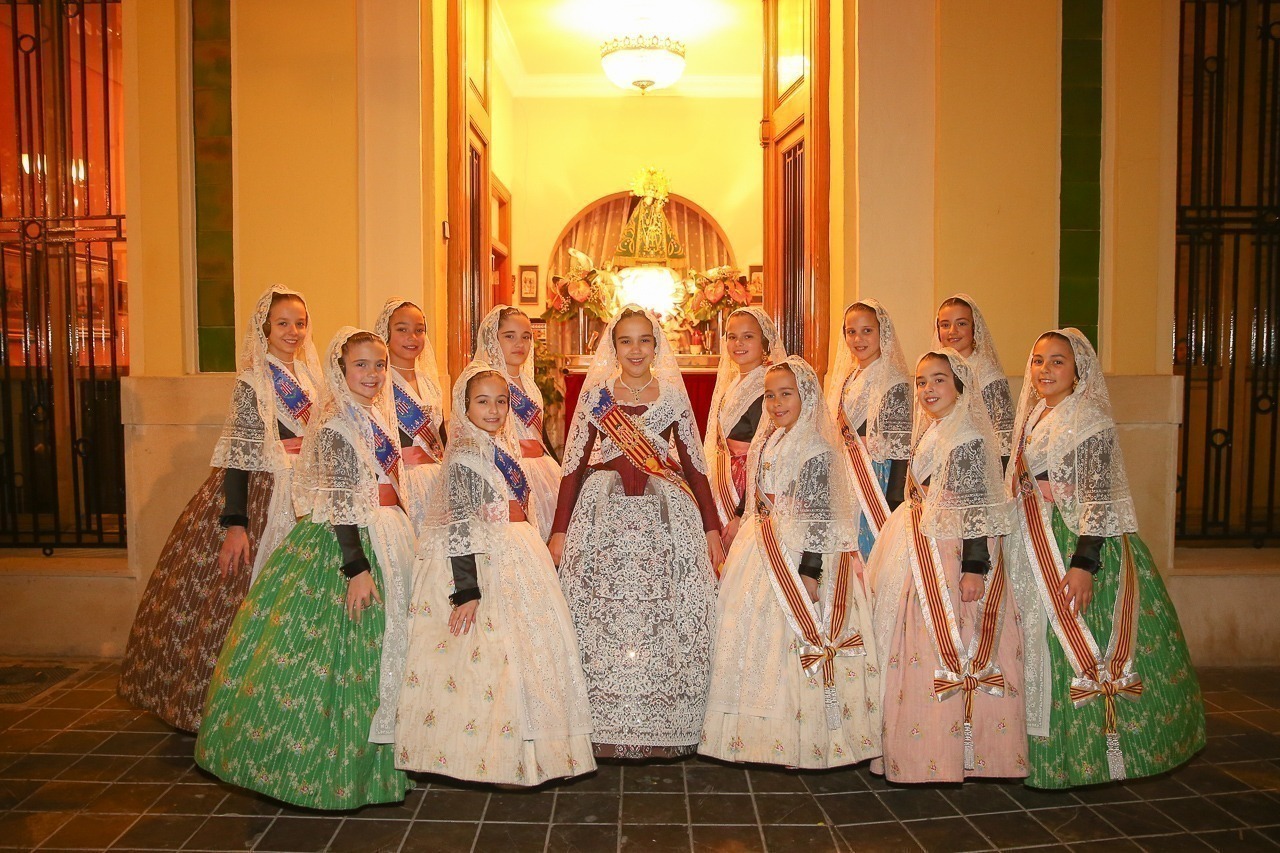 Campanar celebra el día de su patrona con la tradicional ofrenda de flores