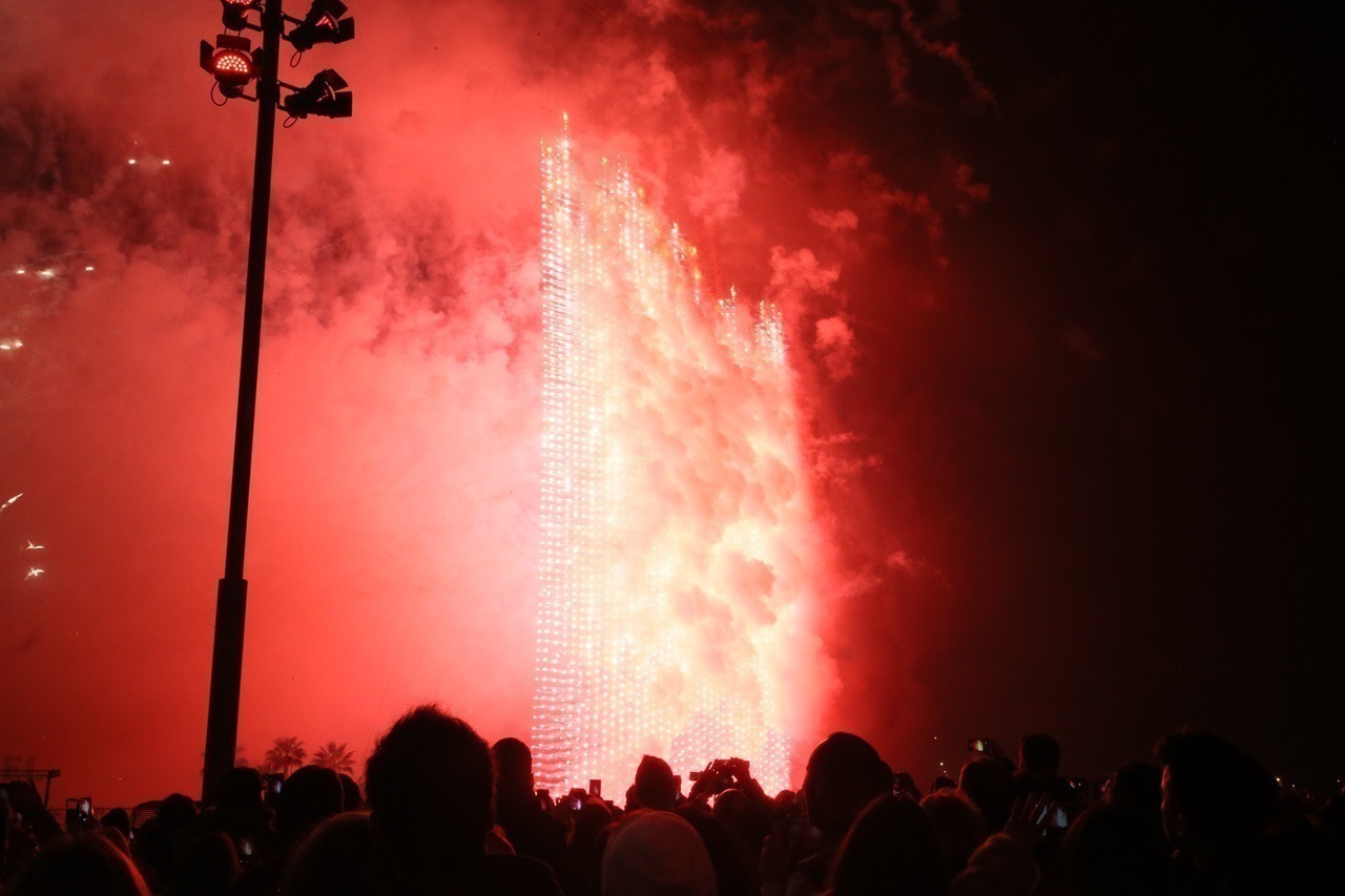 Cerca de 1.700 kilos de pólvora para la mascletà vertical más potente