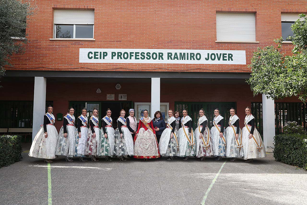 La Fallera Major de València i la seua Cort d’Honor visiten el CEIP Professor Ramiro Jover