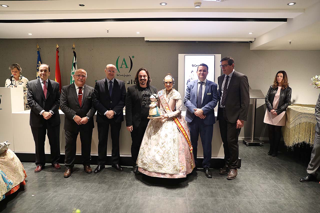 Las Falleras Mayores visitan El Corte Inglés