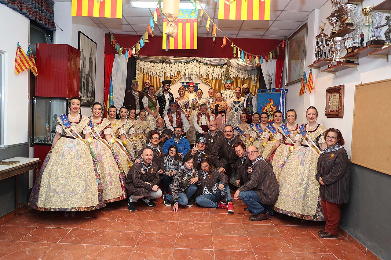 Marina Civera y su Corte de Honor visitan Sordos 2000 València