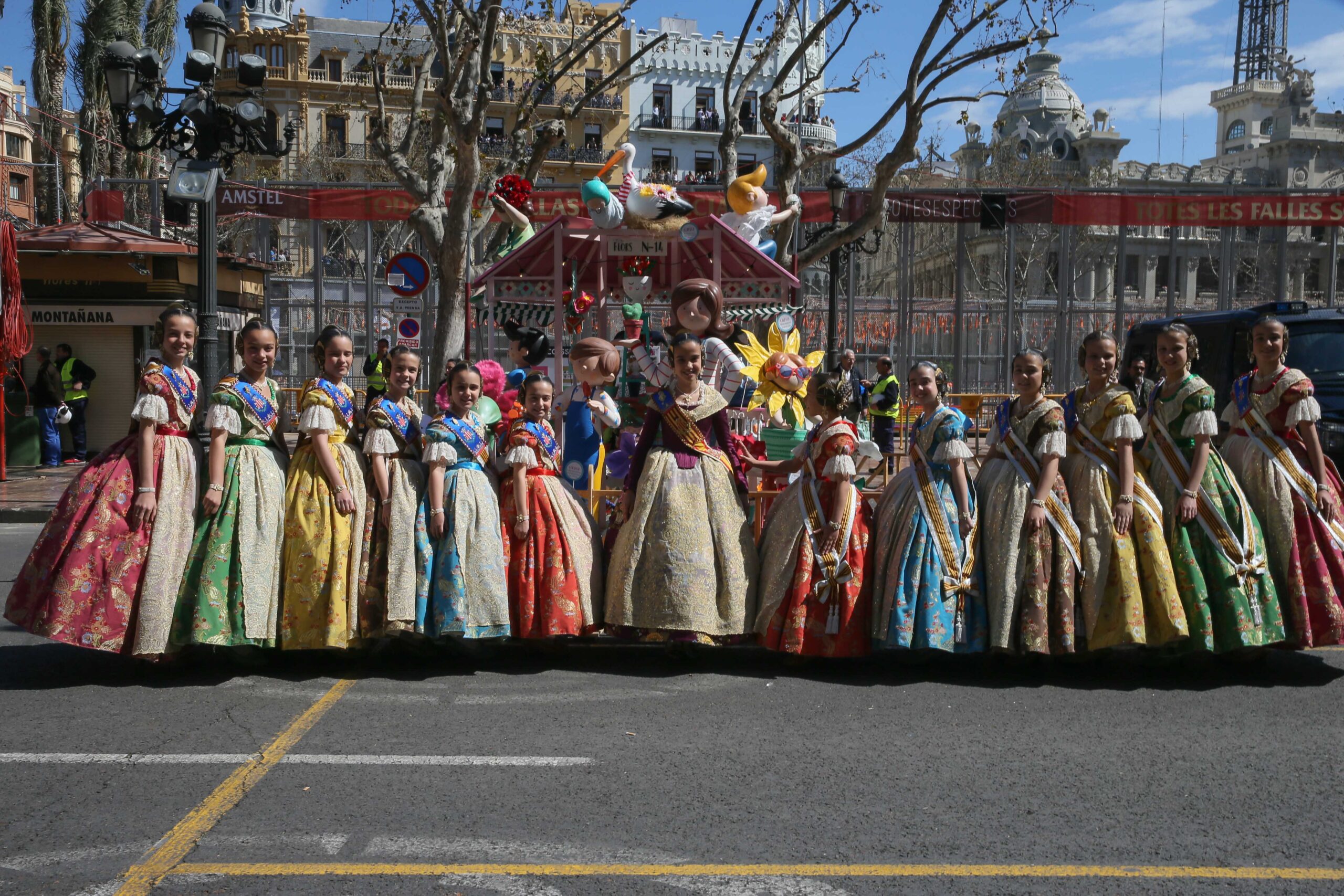 Pirotecnia Valenciana hace vibrar la Plaza del Ayuntamiento